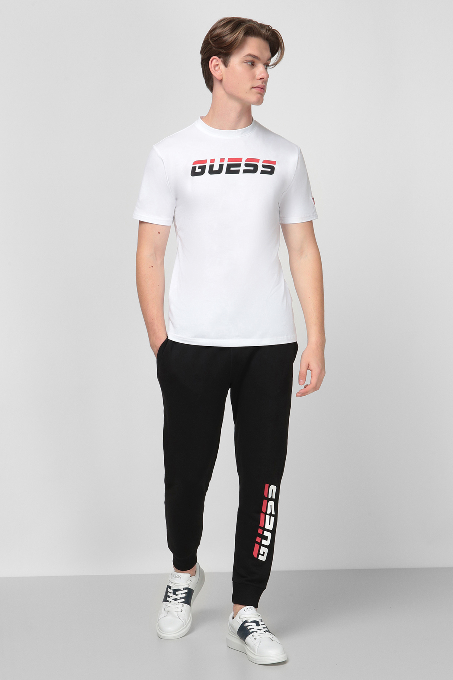 Черные спортивные брюки для парней Guess U0BA49.K9V31;JBLK