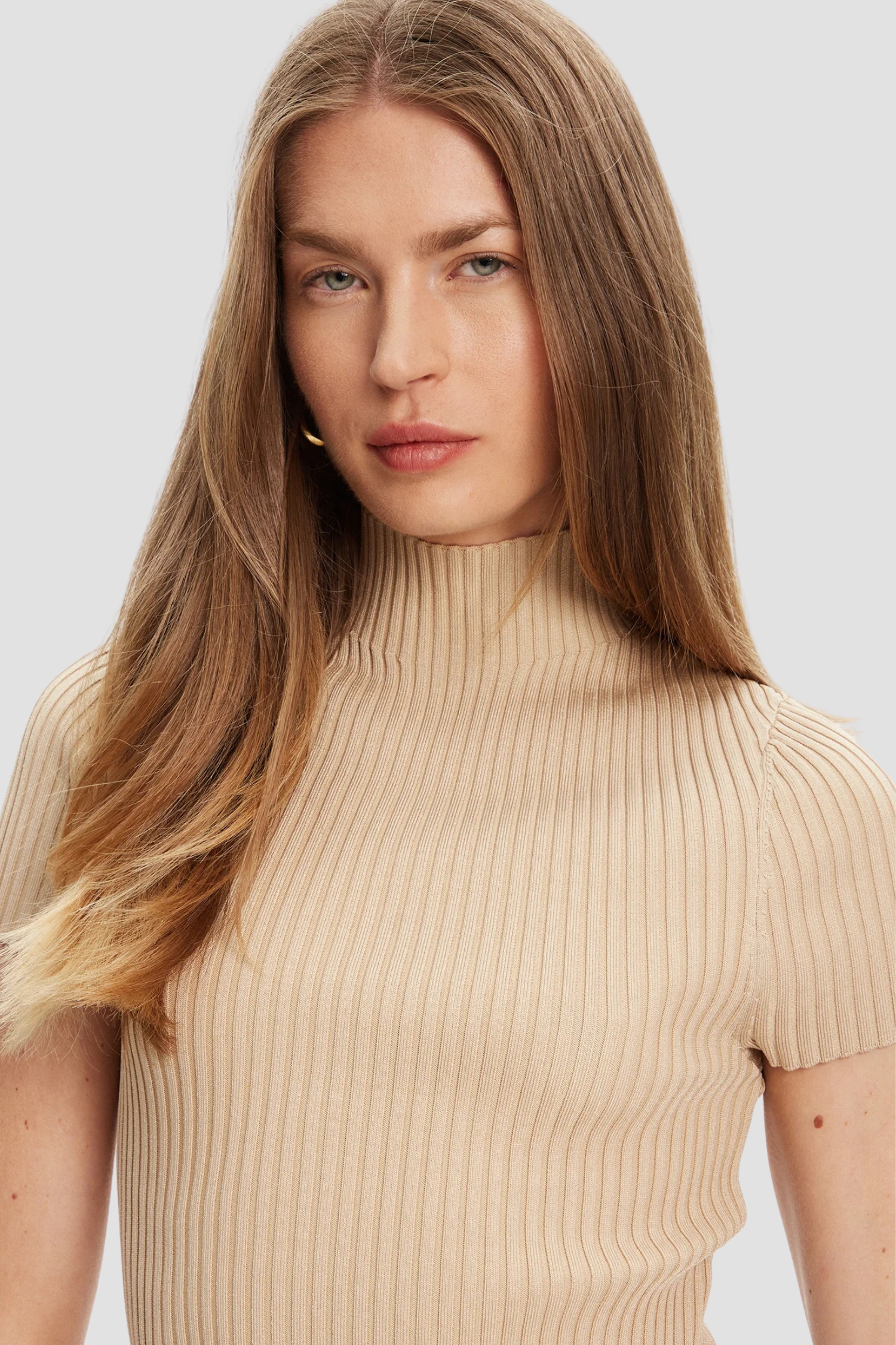 Жіночий бежевий гольф Guess W5YR04.Z0040;G1L7