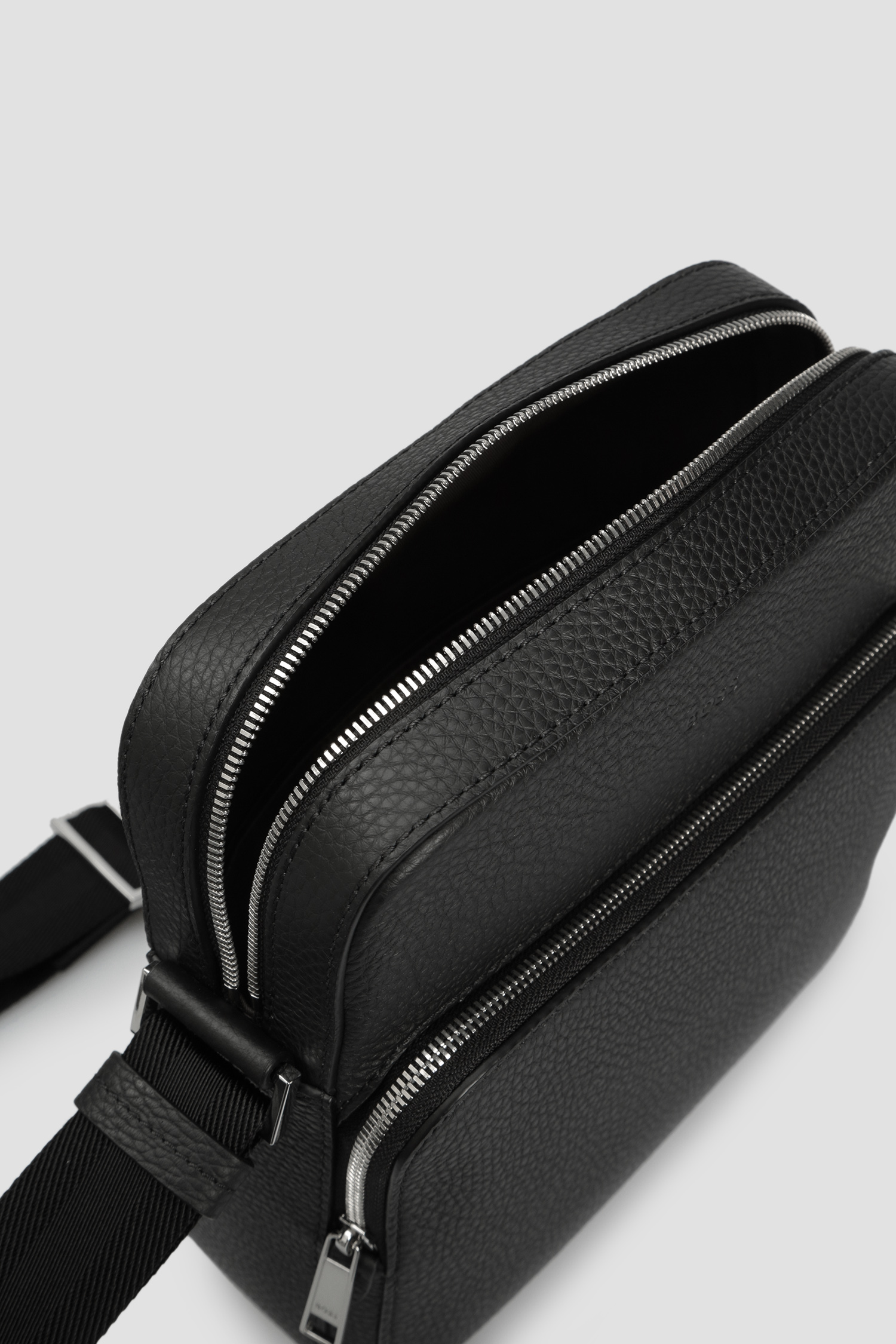 Чоловіча чорна шкіряна сумка BOSS 50470469;001