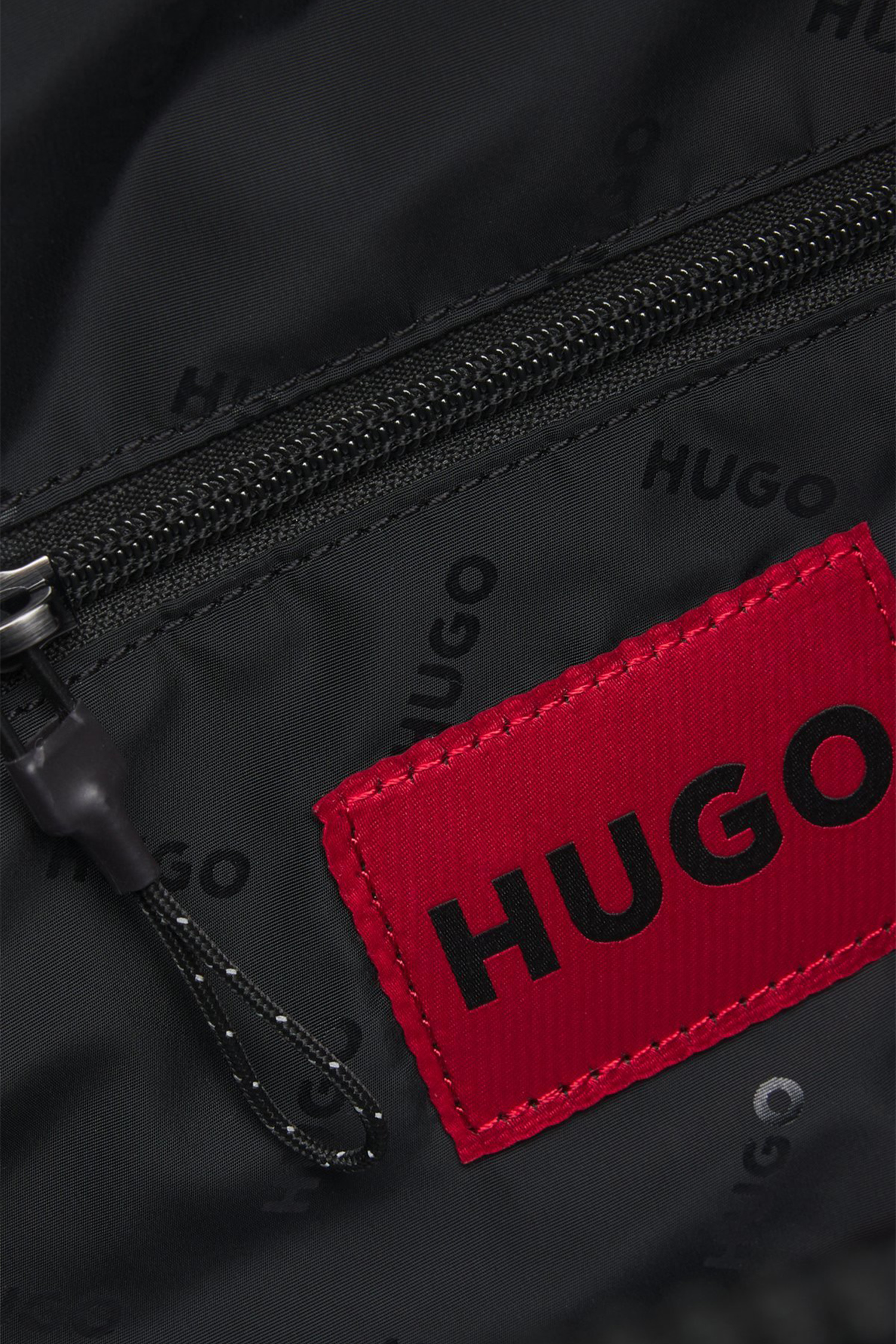 Мужская черная дорожняя сумка HUGO 50551788;001