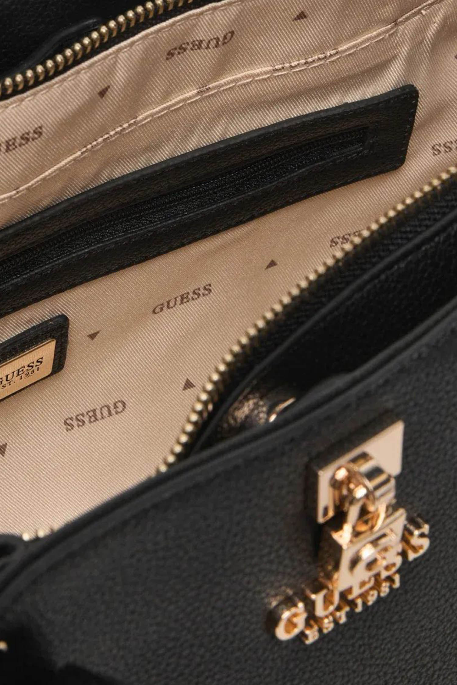 Женская черная сумка Guess HWBG78.33080;BLA