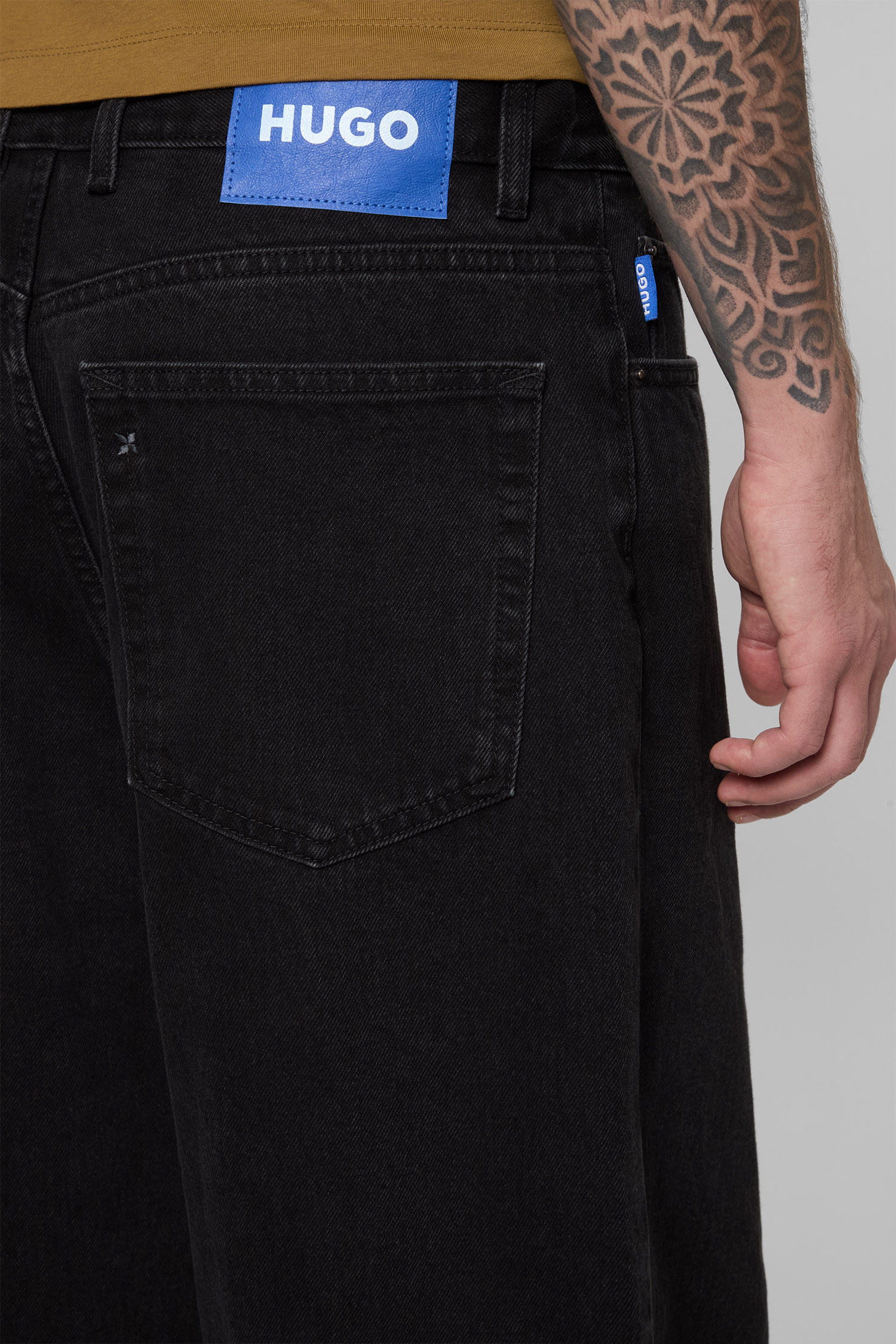 Мужские черные джинсы HUGO BLUE 50541718;003