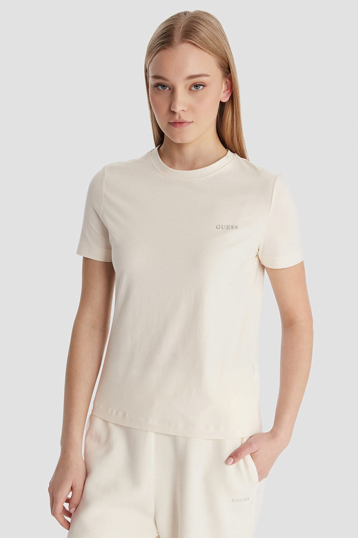 Женская белая футболка Guess V6RI07.J1314;G027