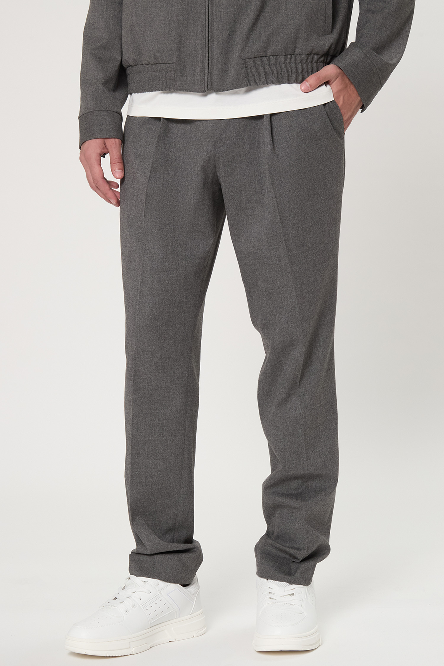 Чоловічі сірі брюки HUGO 50547312;034