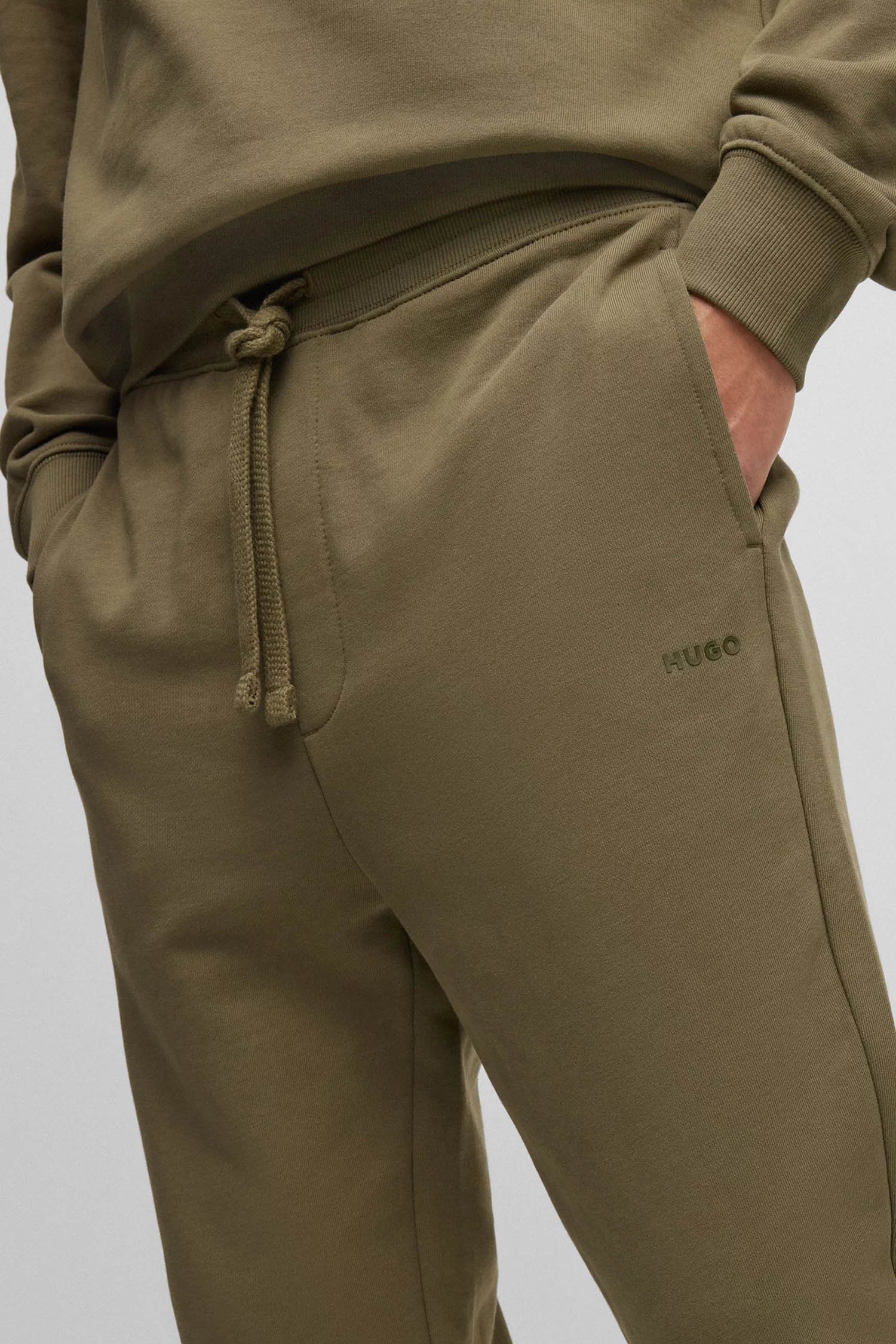 Мужские оливковые спортивные брюки HUGO 50489617;345