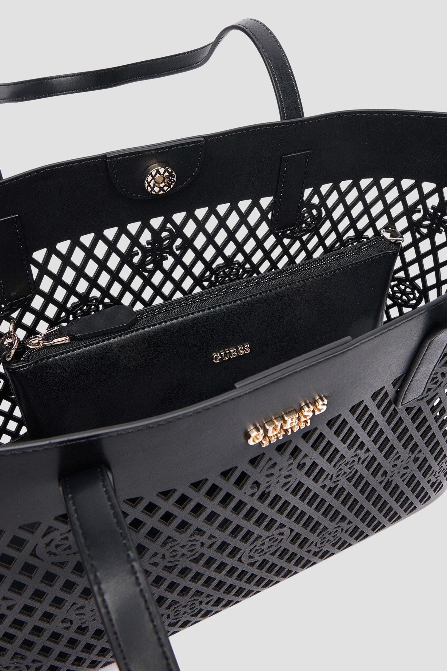 Женская черная сумка Guess HWPG99.11240;BLA