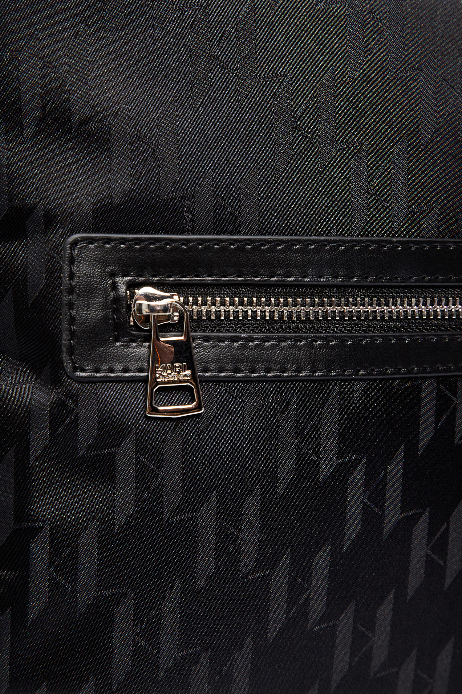 Мужской черный рюкзак с узором Karl Lagerfeld 542117.805908;990