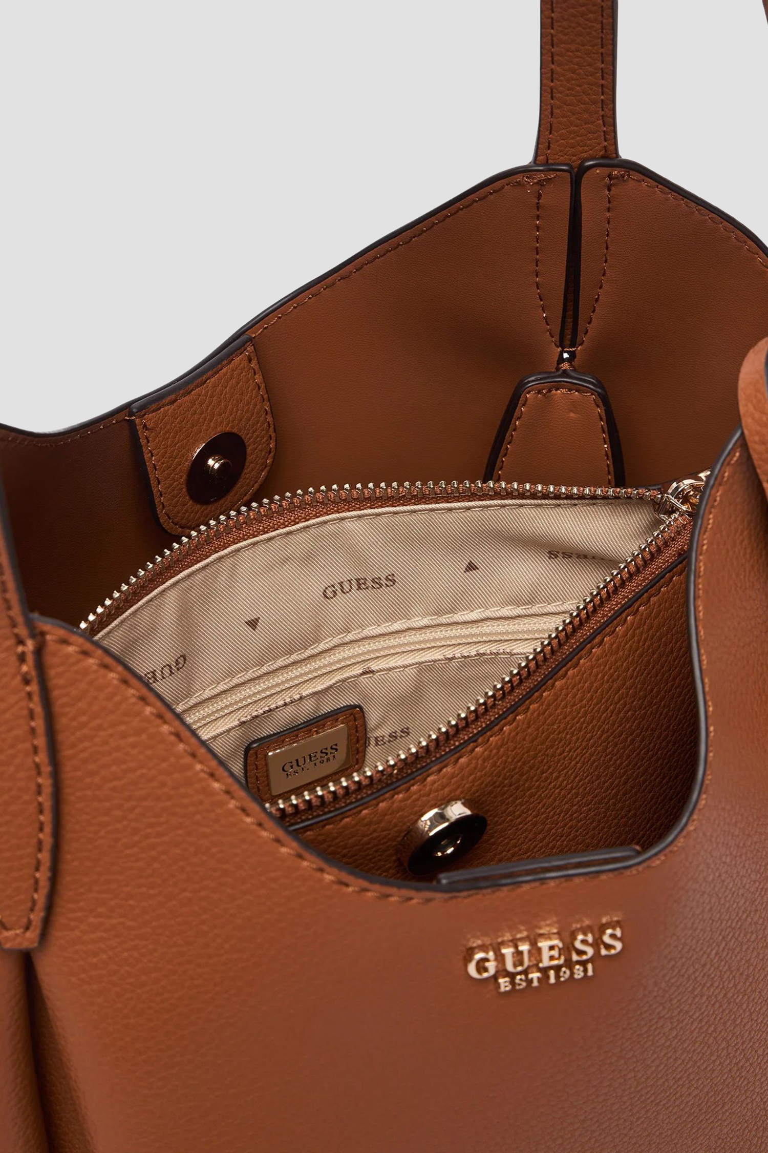 Женская коричневая сумка Guess HWBG97.35030;CAR