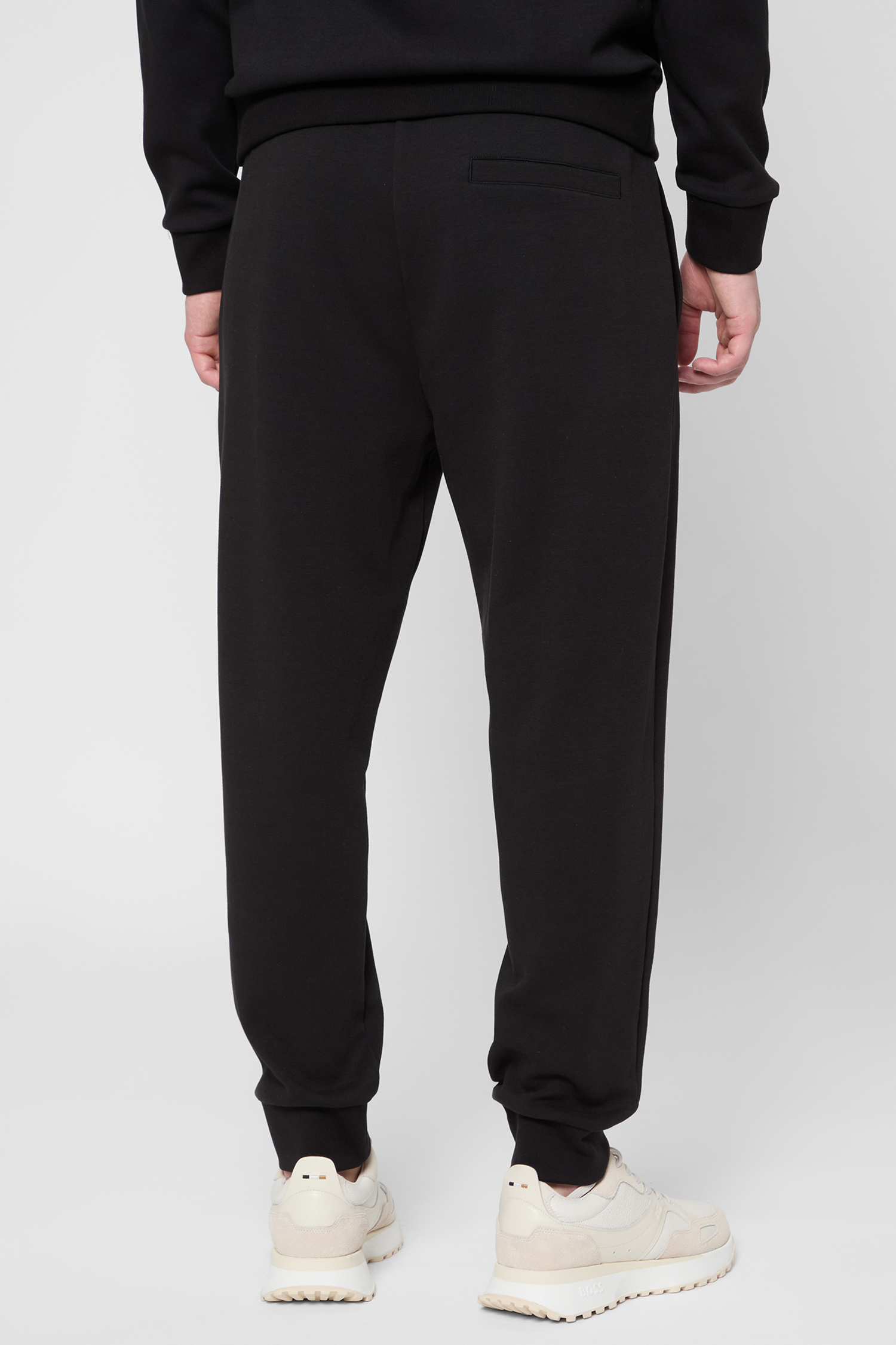 Чоловічі чорні спортивні штани BOSS 50520322;001