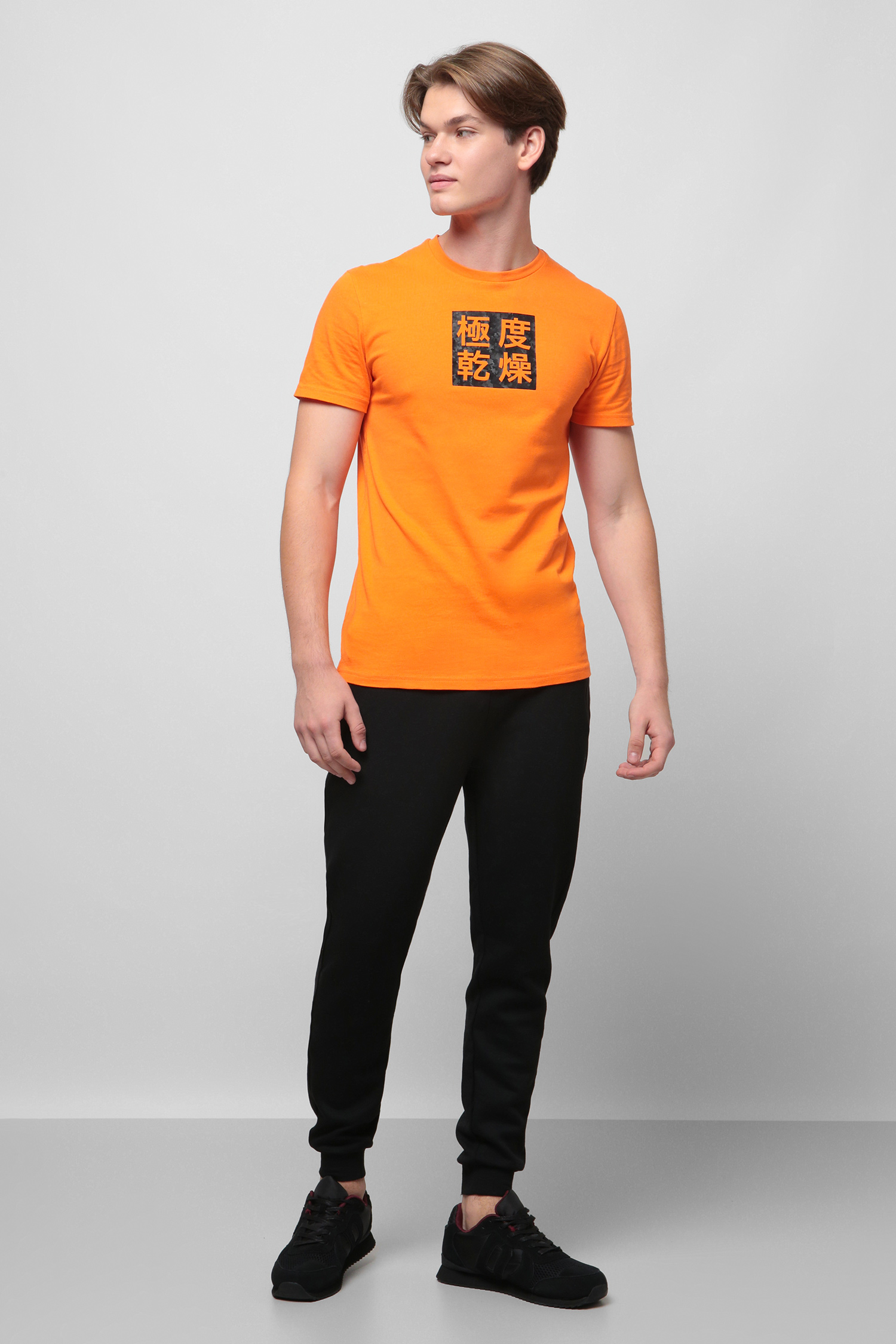 Помаранчева футболка з принтом для хлопців SuperDry M1010038A;03M