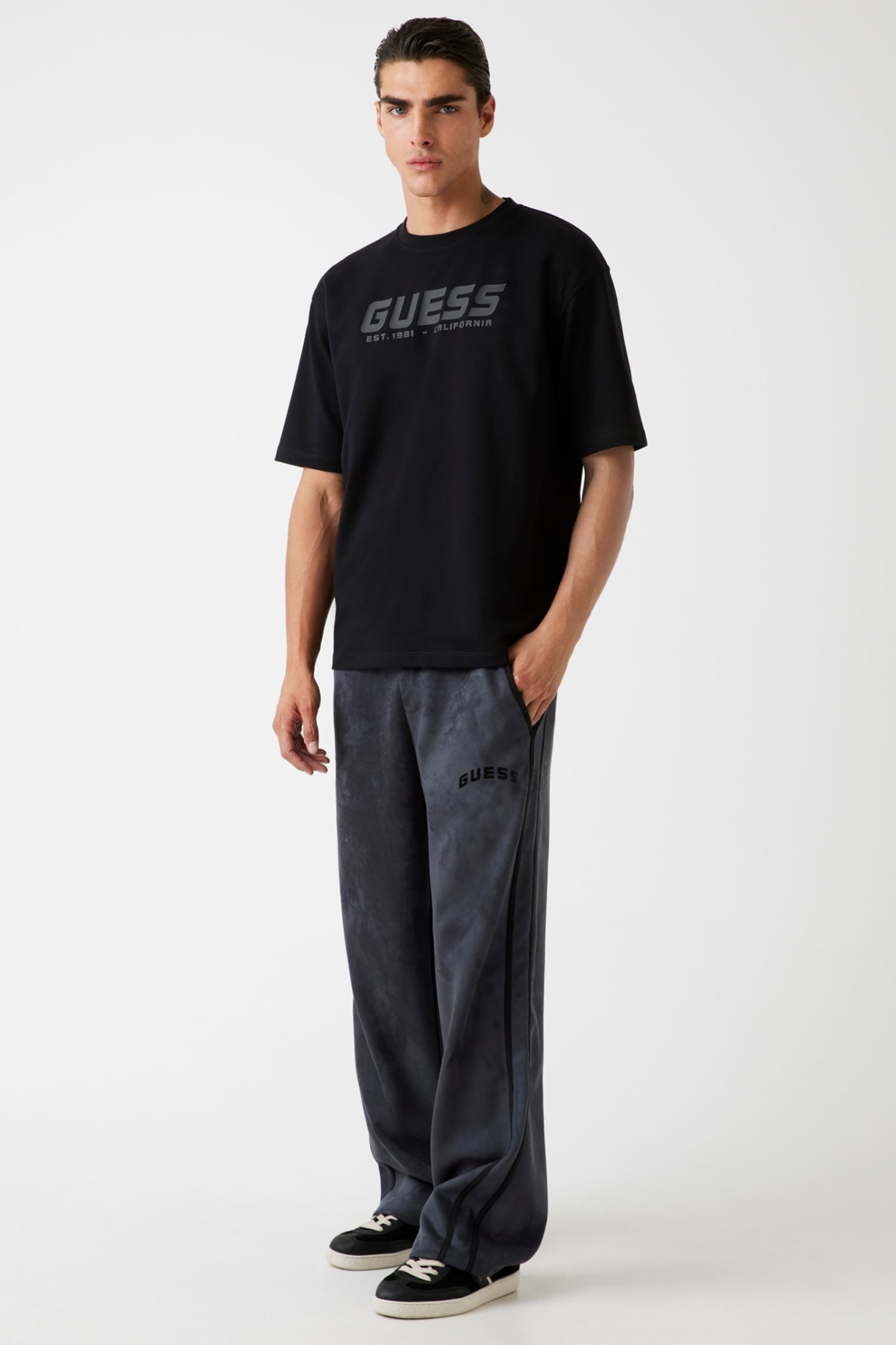 Чоловіча чорна футболка Guess Z5BI03.K1871;JBLK