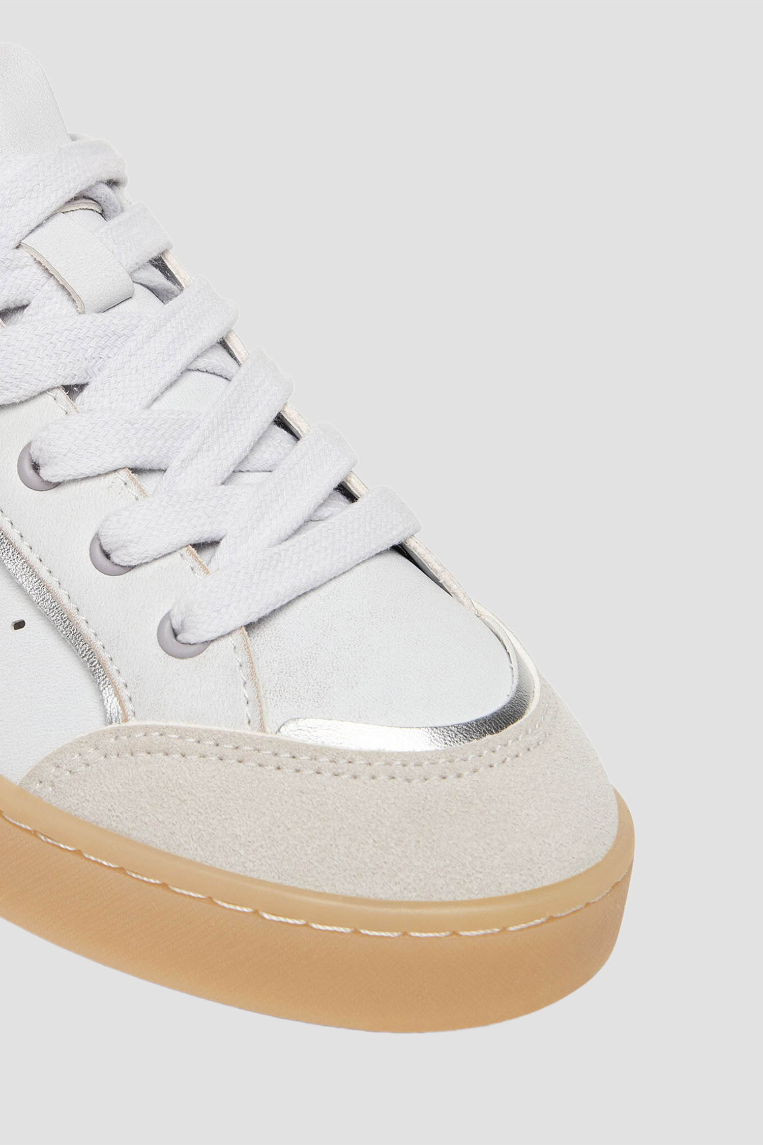 Жіночі білі снікерси Guess FLPJHE.FAL12;WHITE