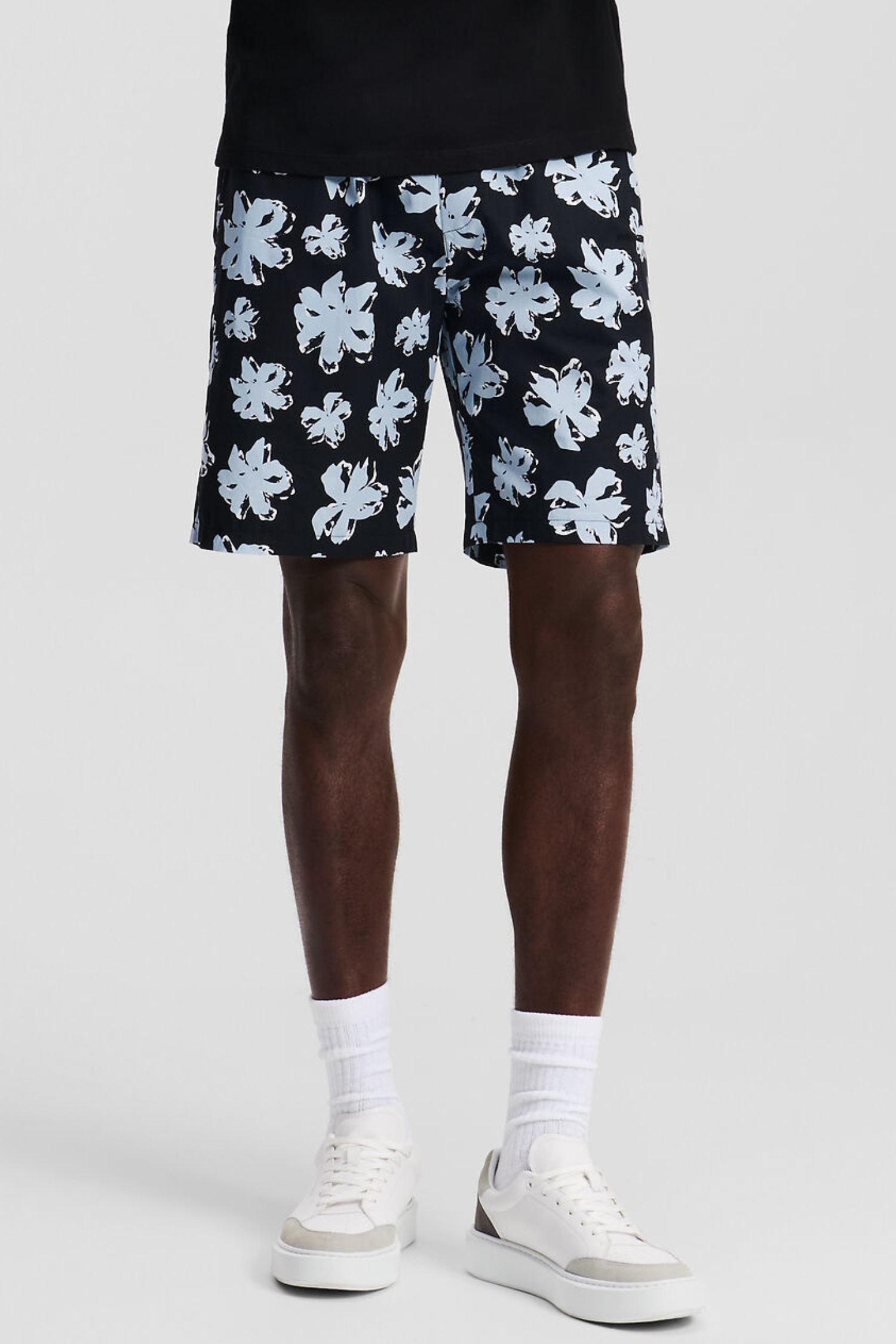 Мужские черные шорты с узором Karl Lagerfeld 552885.265706;996