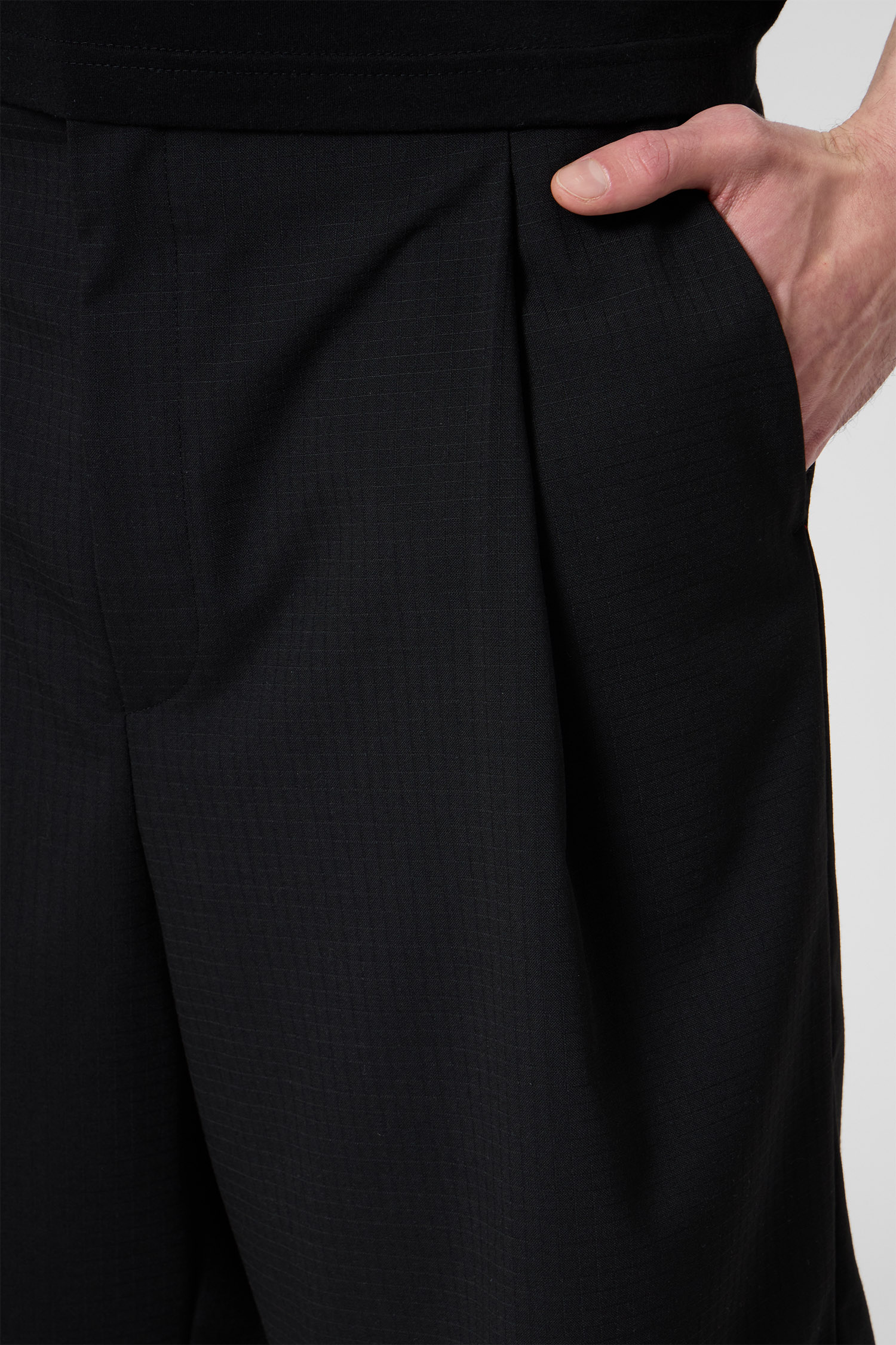 Чоловічі чорні шорти HUGO 50554659;001