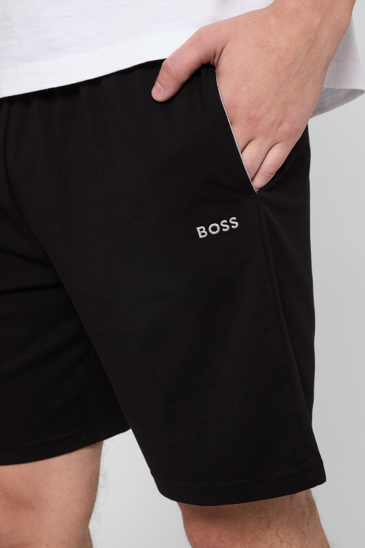 Мужские черные шорты BOSS 50515367;001