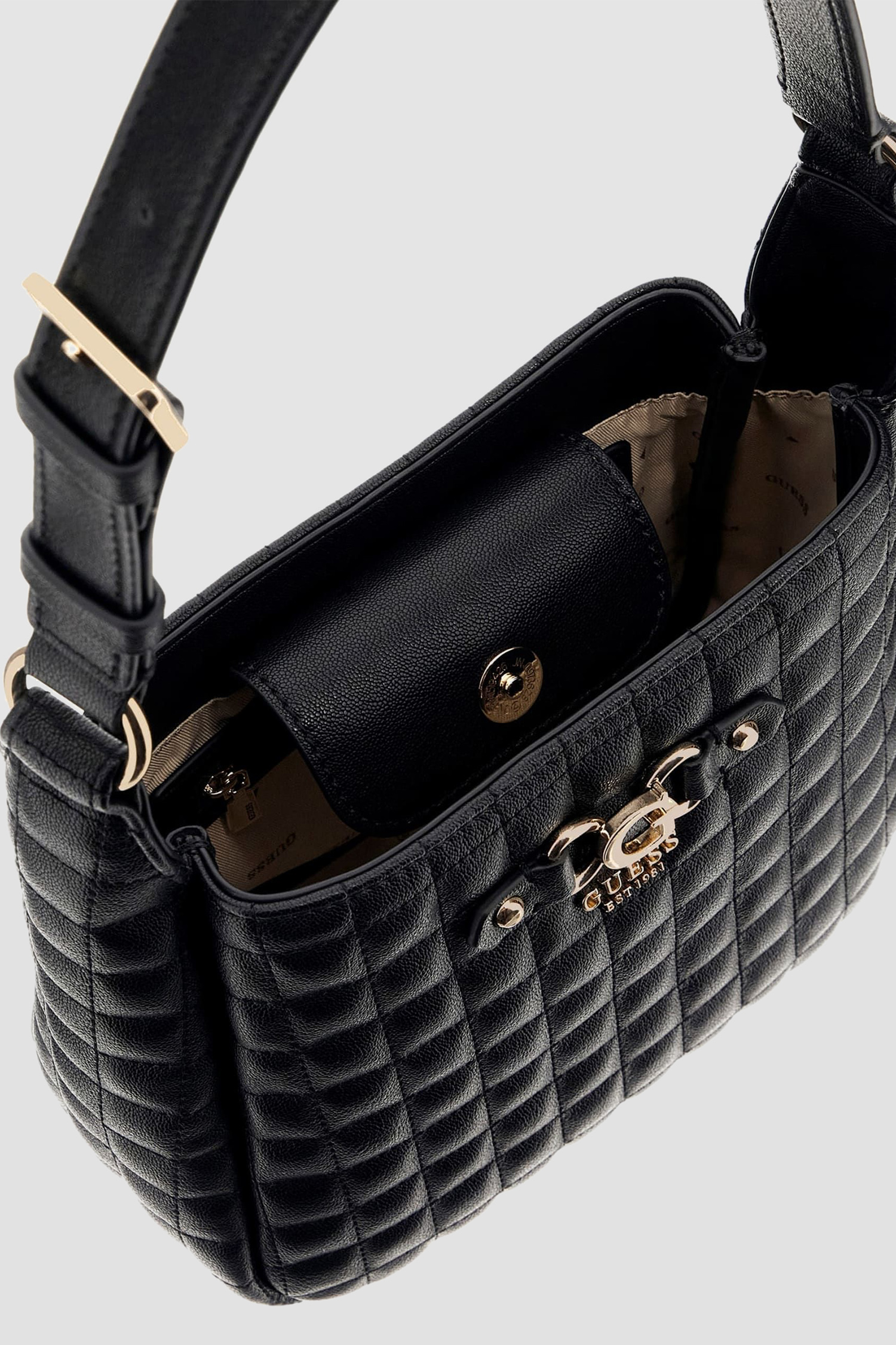 Жіноча чорна сумка Guess HWQG84.24010;BLA