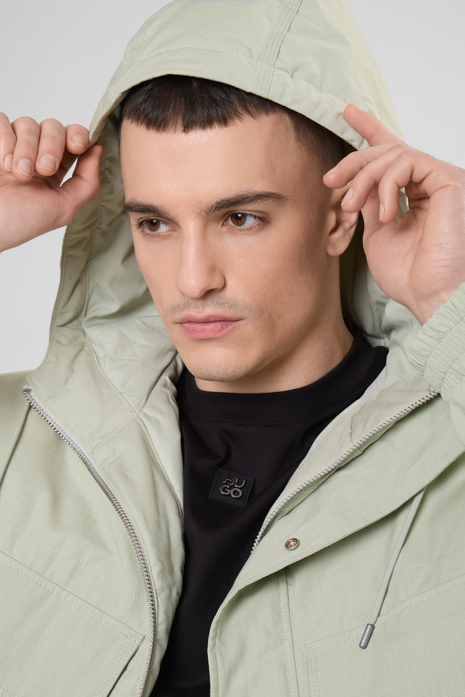 Чоловіча оливкова куртка HUGO BLUE 50552920;340