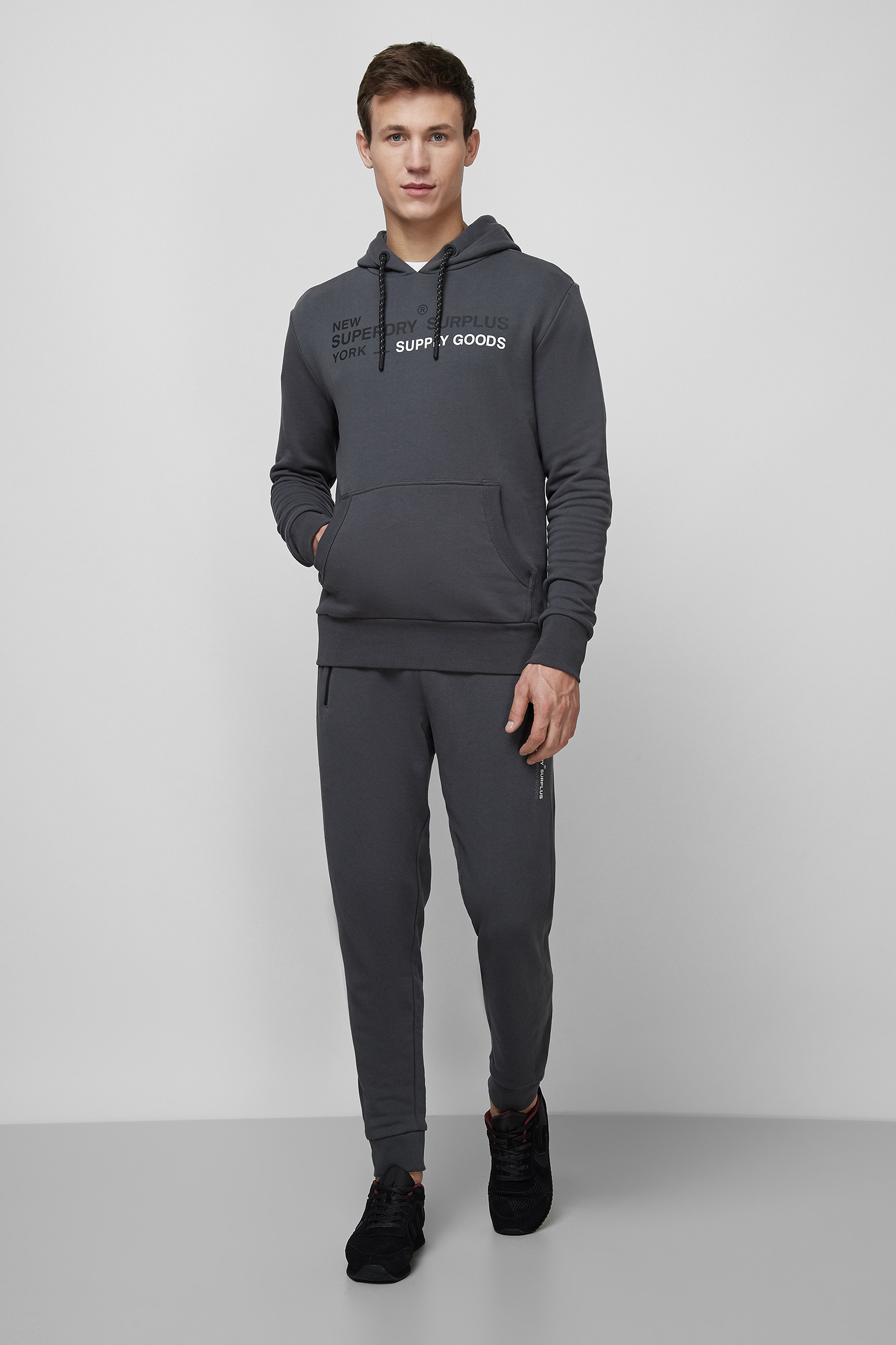 Чоловічі темно-сірі спортивні штани SuperDry M7010211A;ZH5