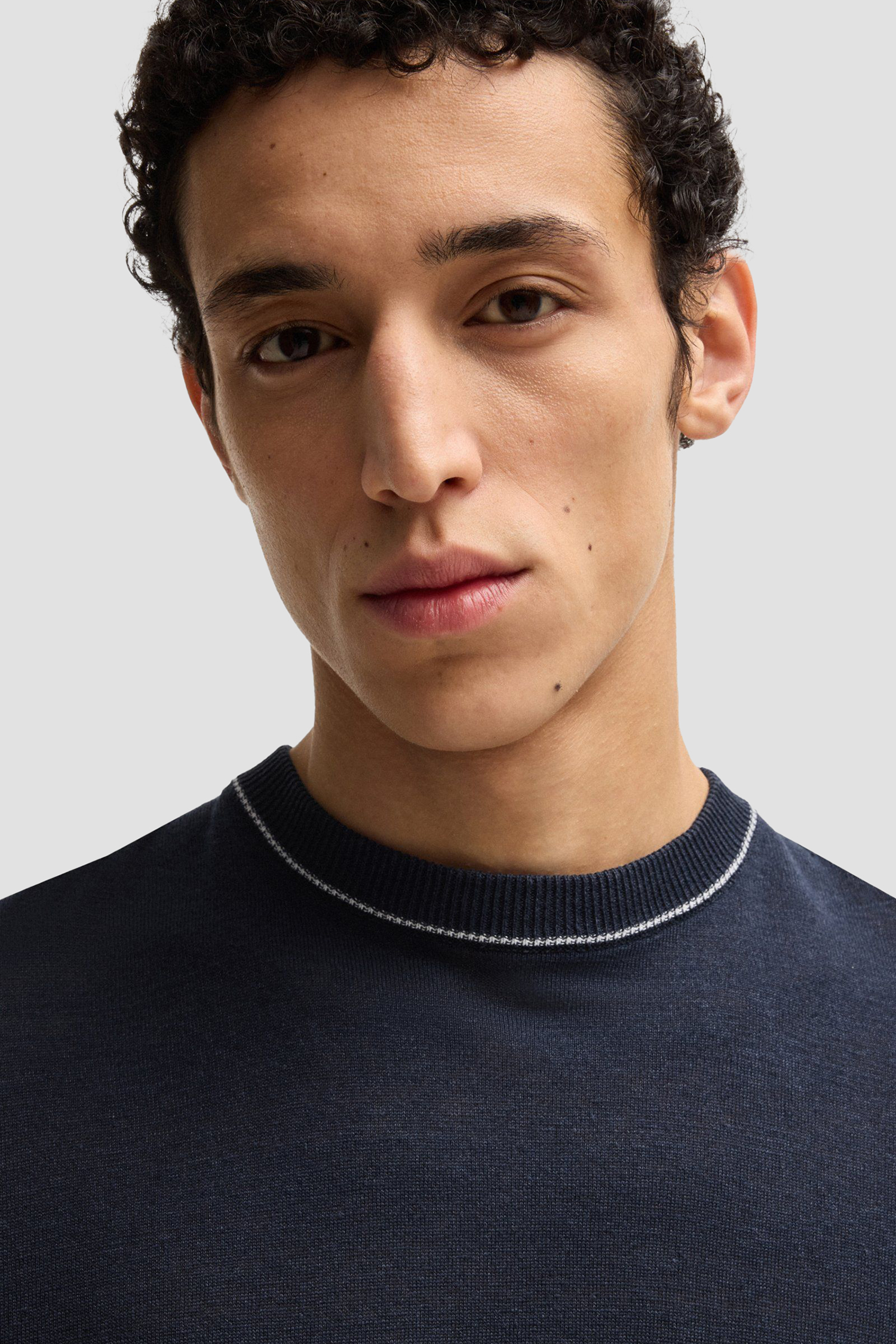 Чоловічий темно-синій лляний джемпер BOSS 50537639;404