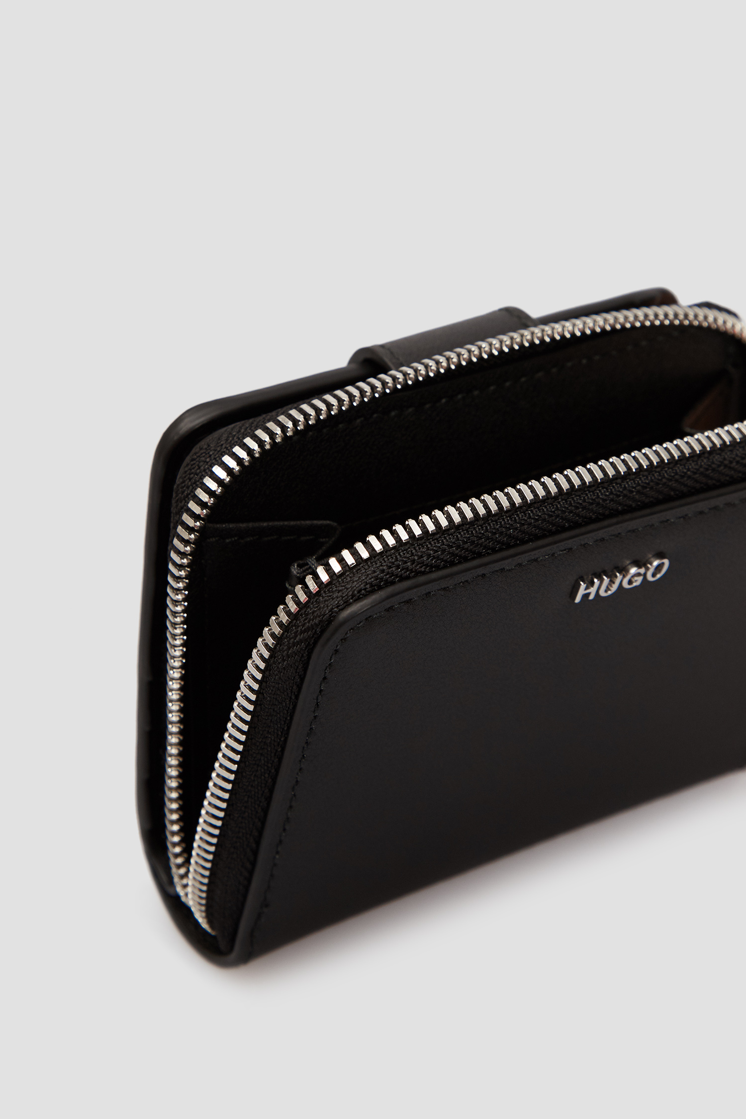 Жіночий чорний шкіряний гаманець HUGO 50466327;001