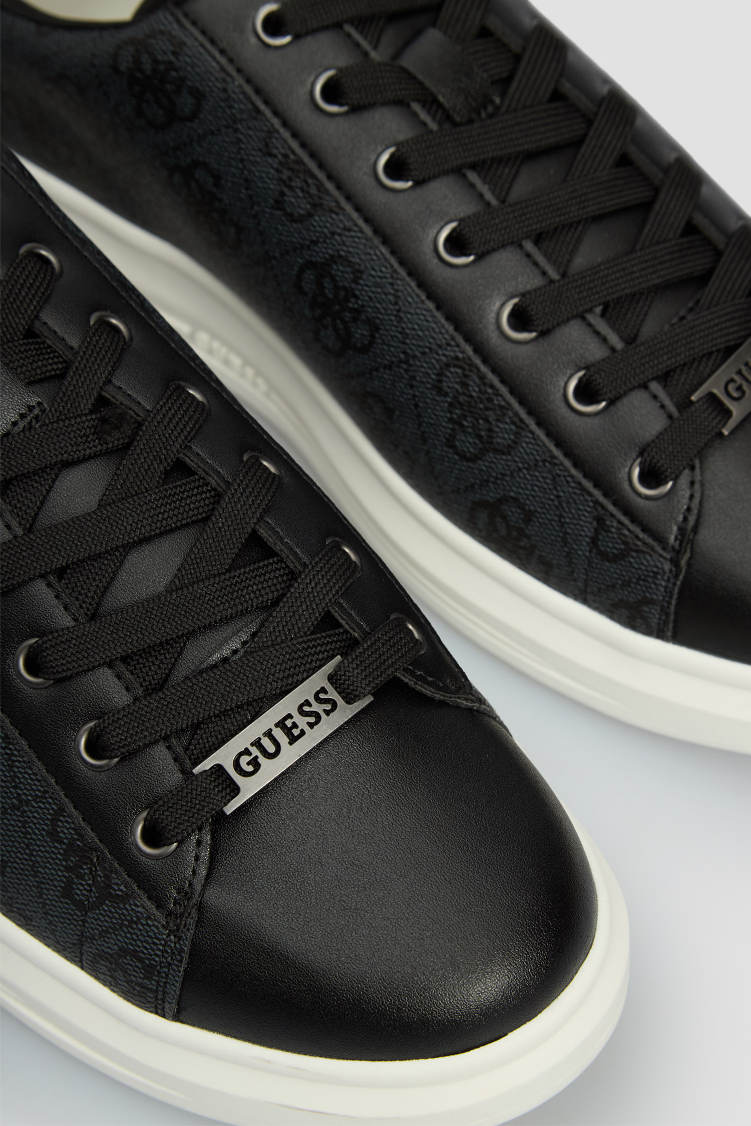 Чоловічі чорні снікерси Guess FM8VIB.FAM12;COAL