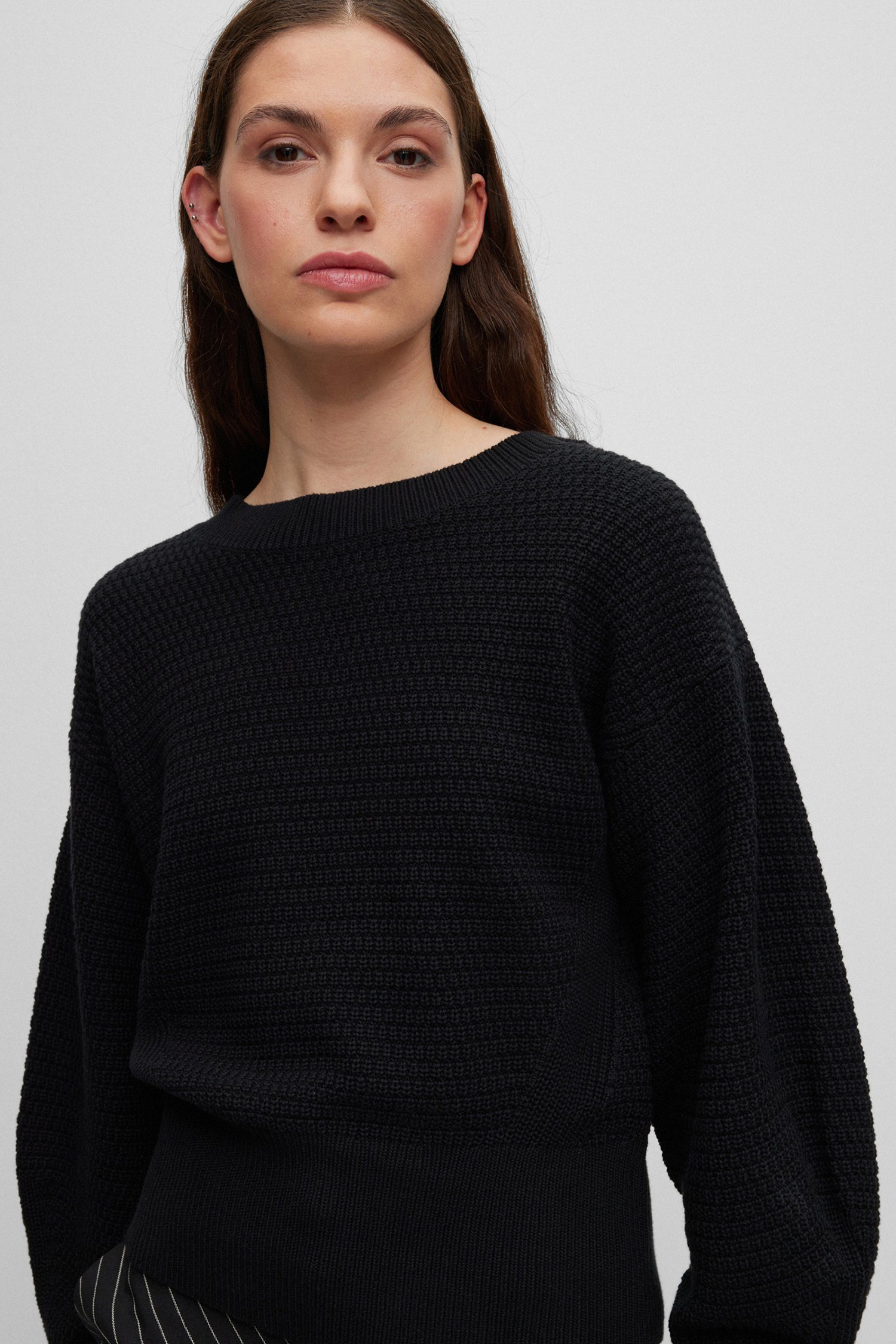 Женский черный свитер BOSS 50493913;001