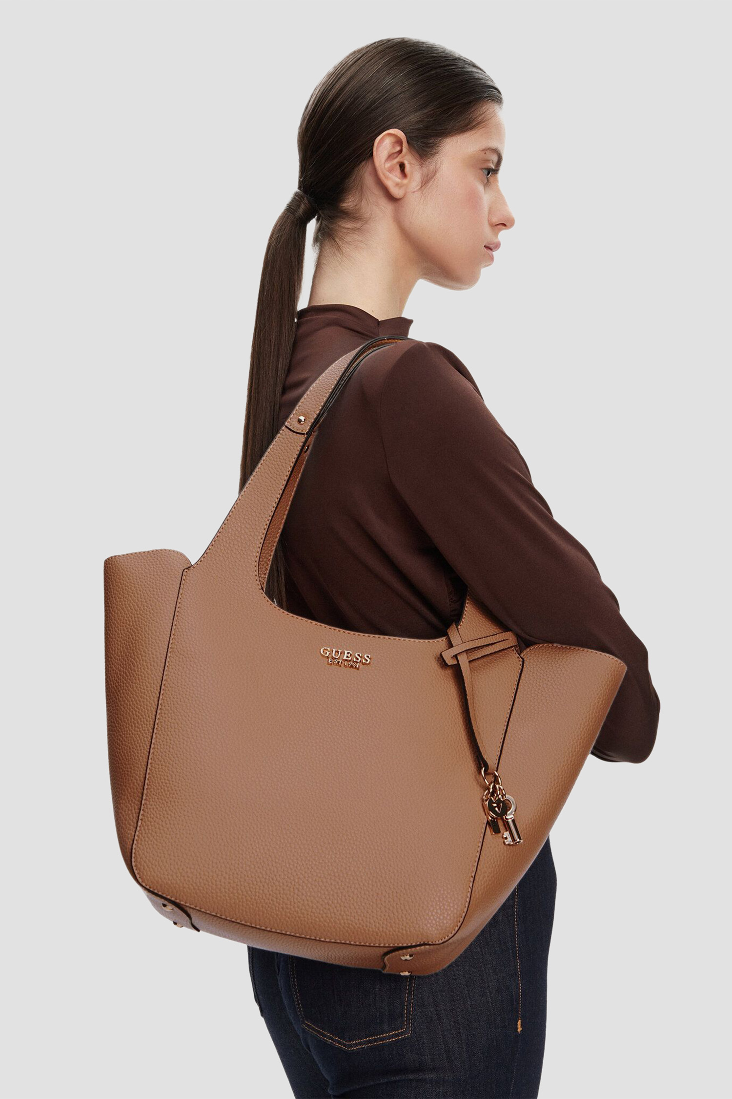 Жіноча бежева сумка Guess HWBG96.40220;BEI