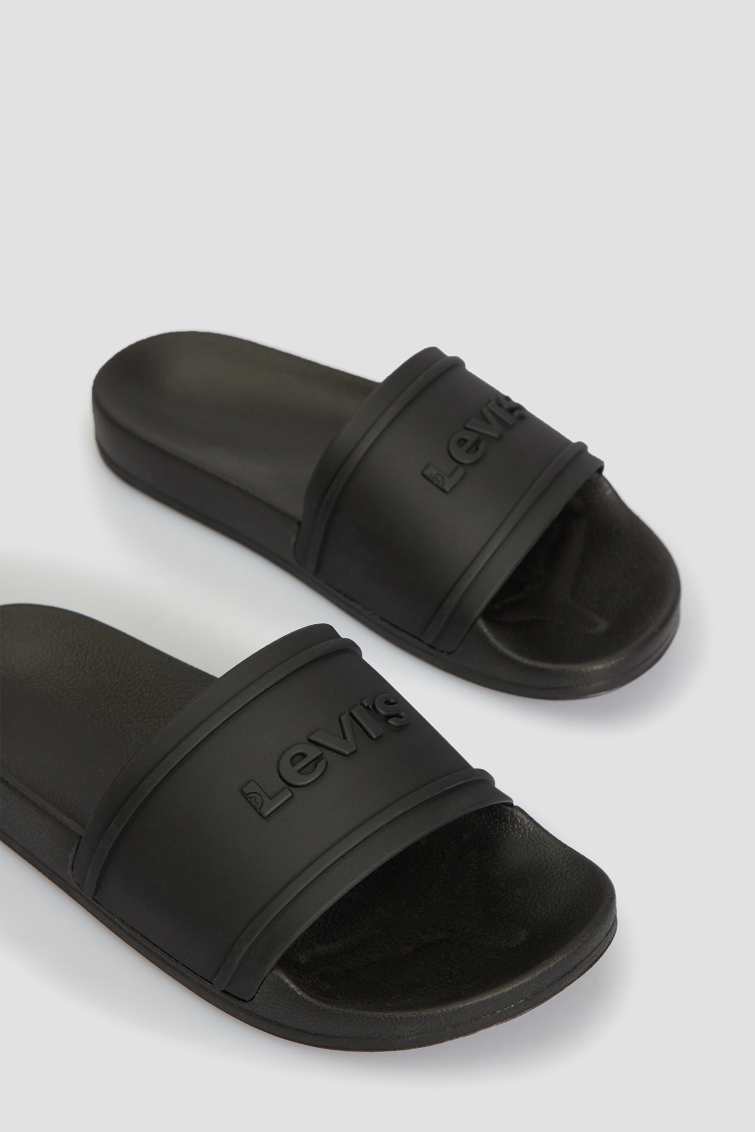 Женские черные слайдеры Levi’s® 235233;939.559