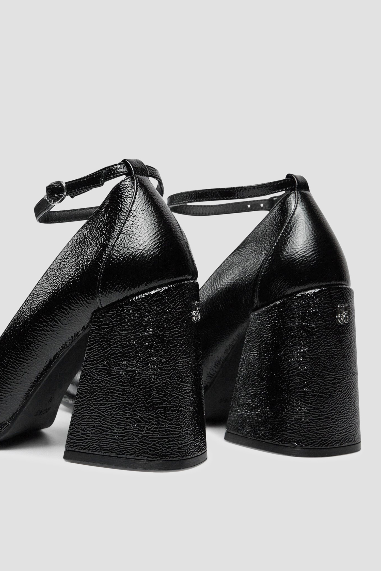 Жіночі чорні шкіряні туфлі HUGO 50536423;001