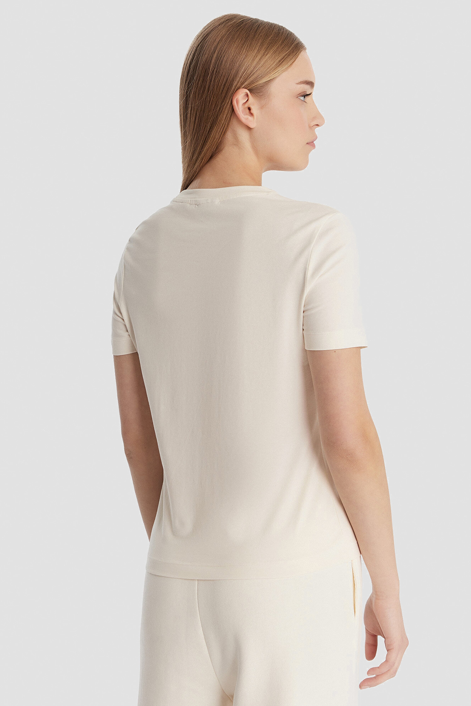 Женская белая футболка Guess V6RI07.J1314;G027