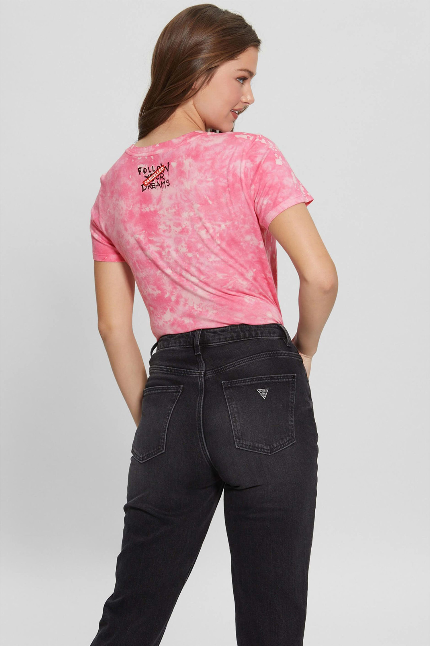 Жіноча рожева футболка Guess x Brandalised Guess W3RI67.K9RM3;F60C