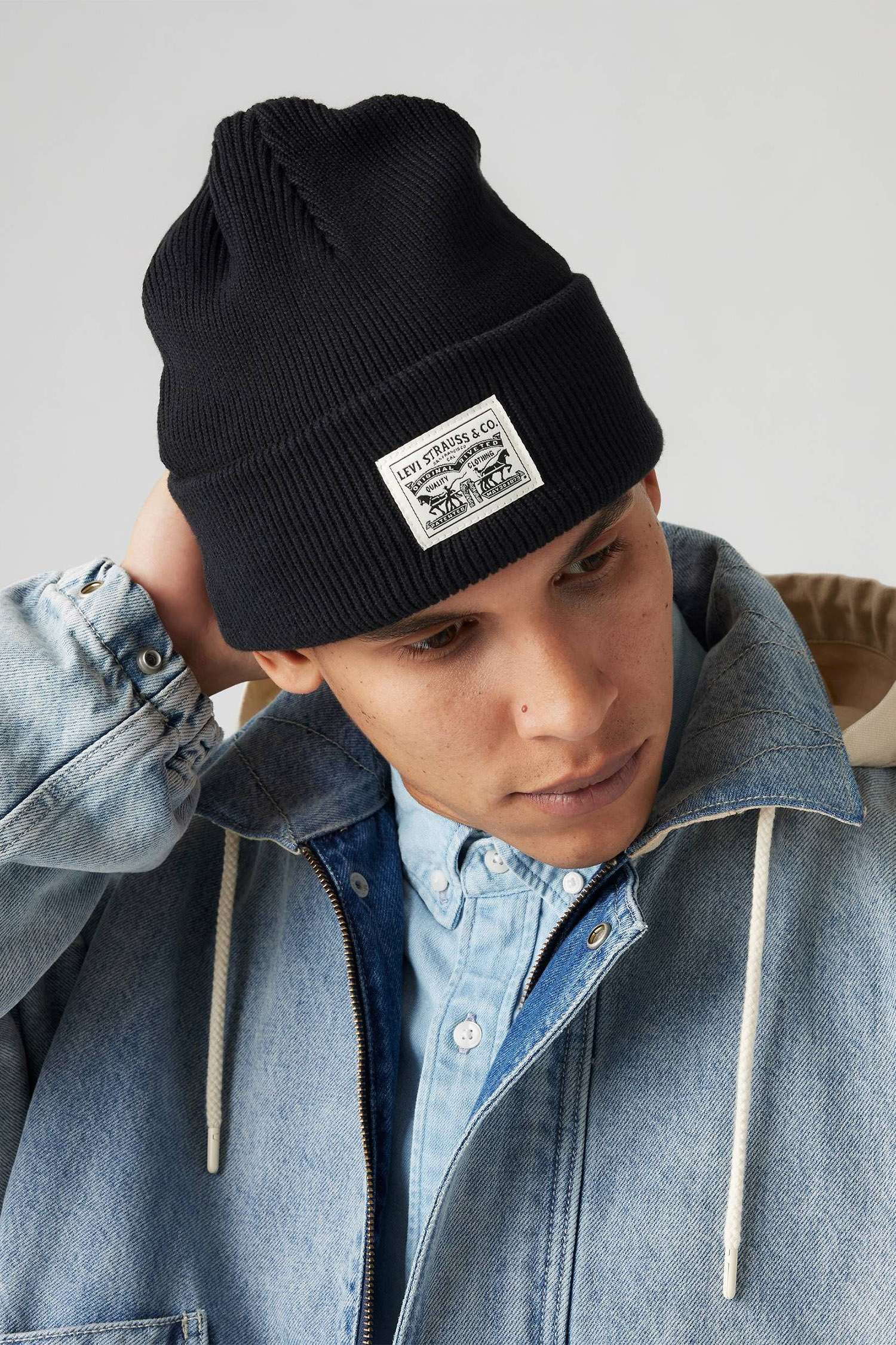 Черная шапка Levi’s® 000J4;0003