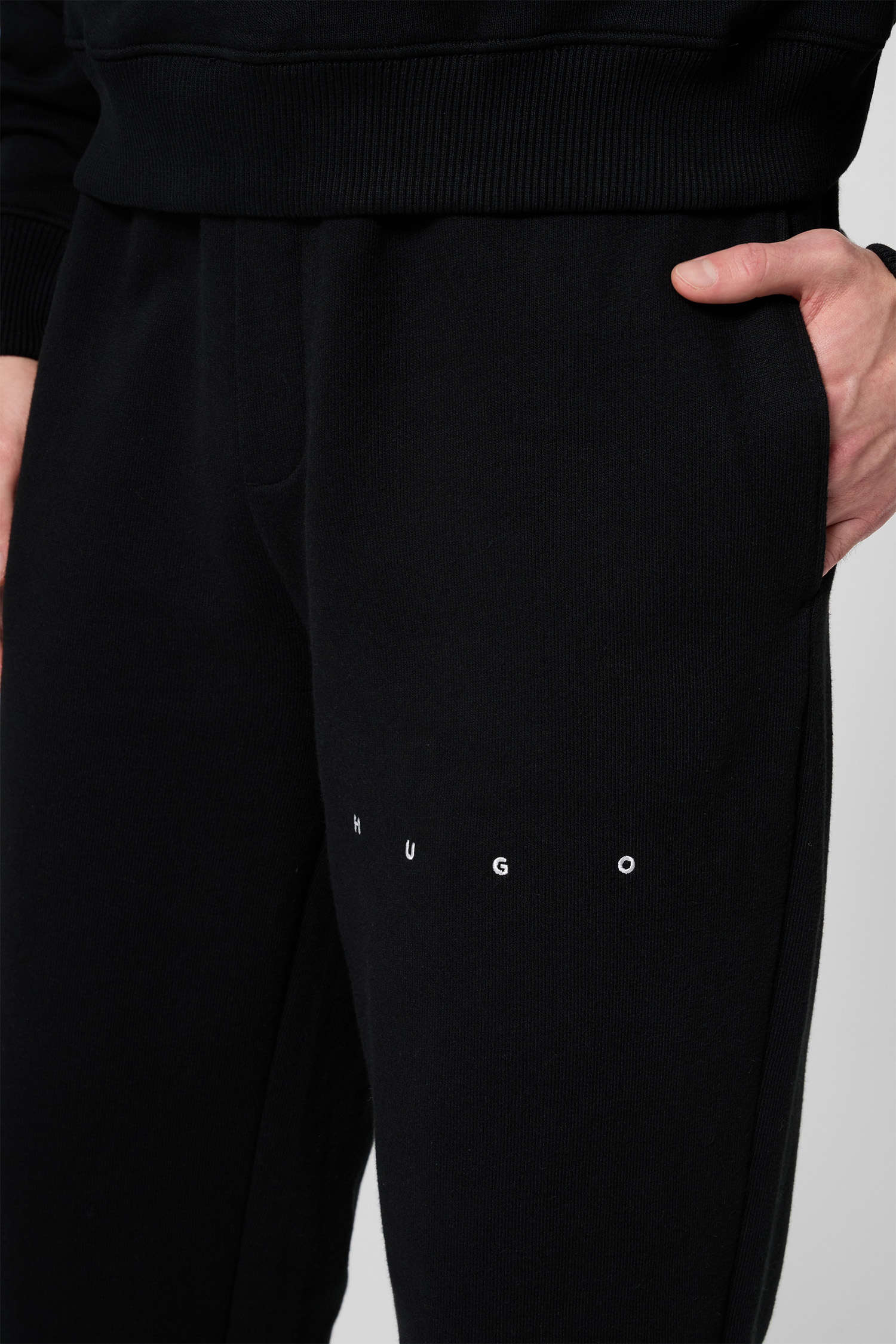 Чоловічі чорні спортивні штани HUGO 50553357;001