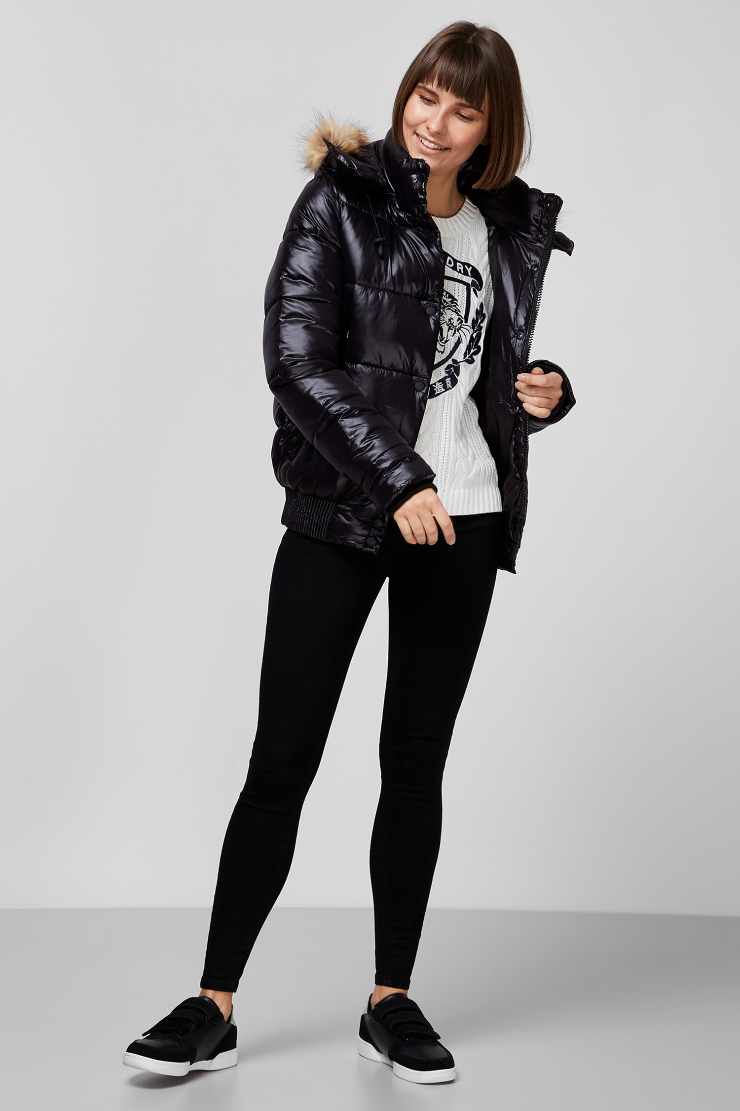 Женская черная куртка SuperDry W5010317A;02A