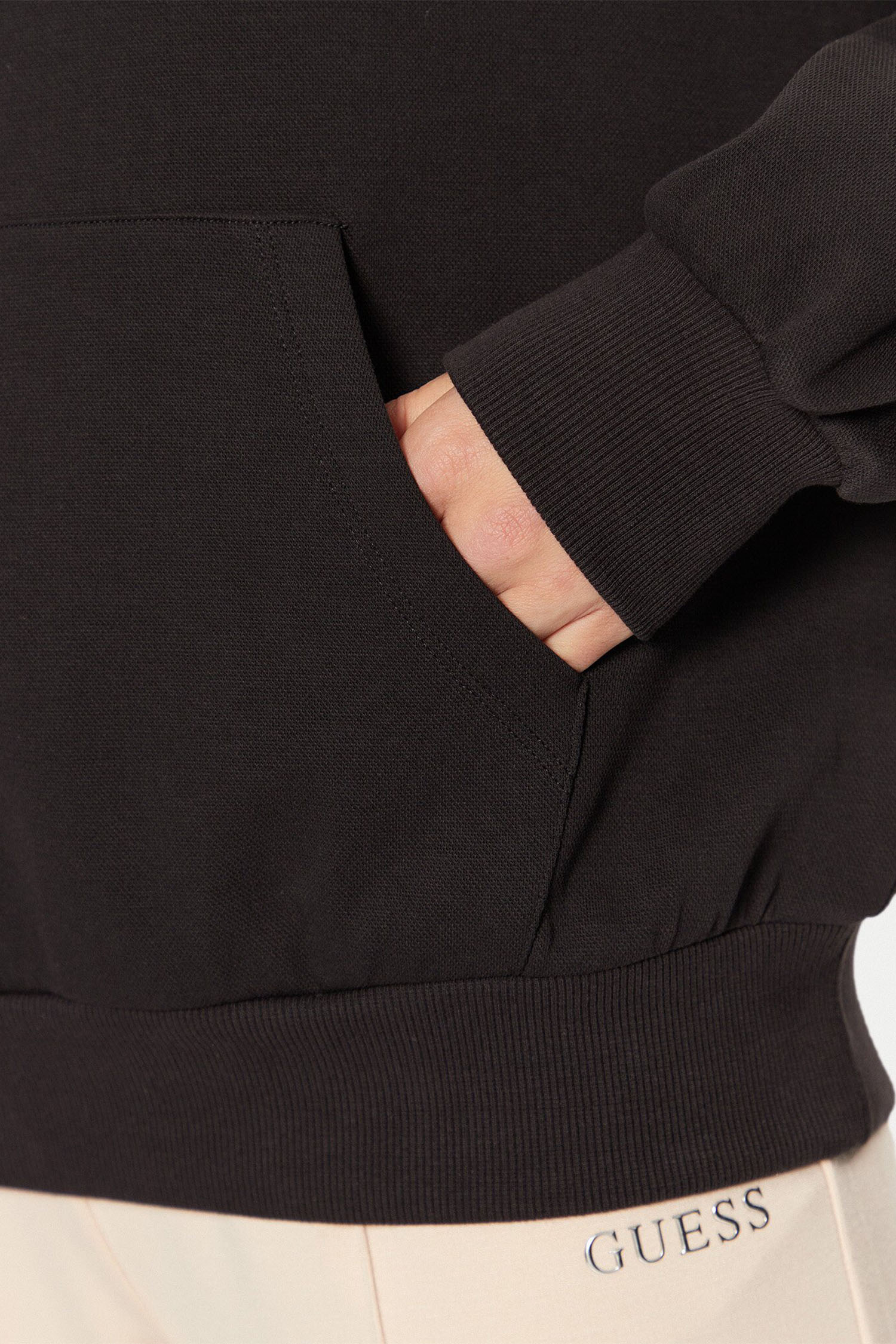 Жіноче чорне худі Guess V5RQ02.KCLD1;G1I9