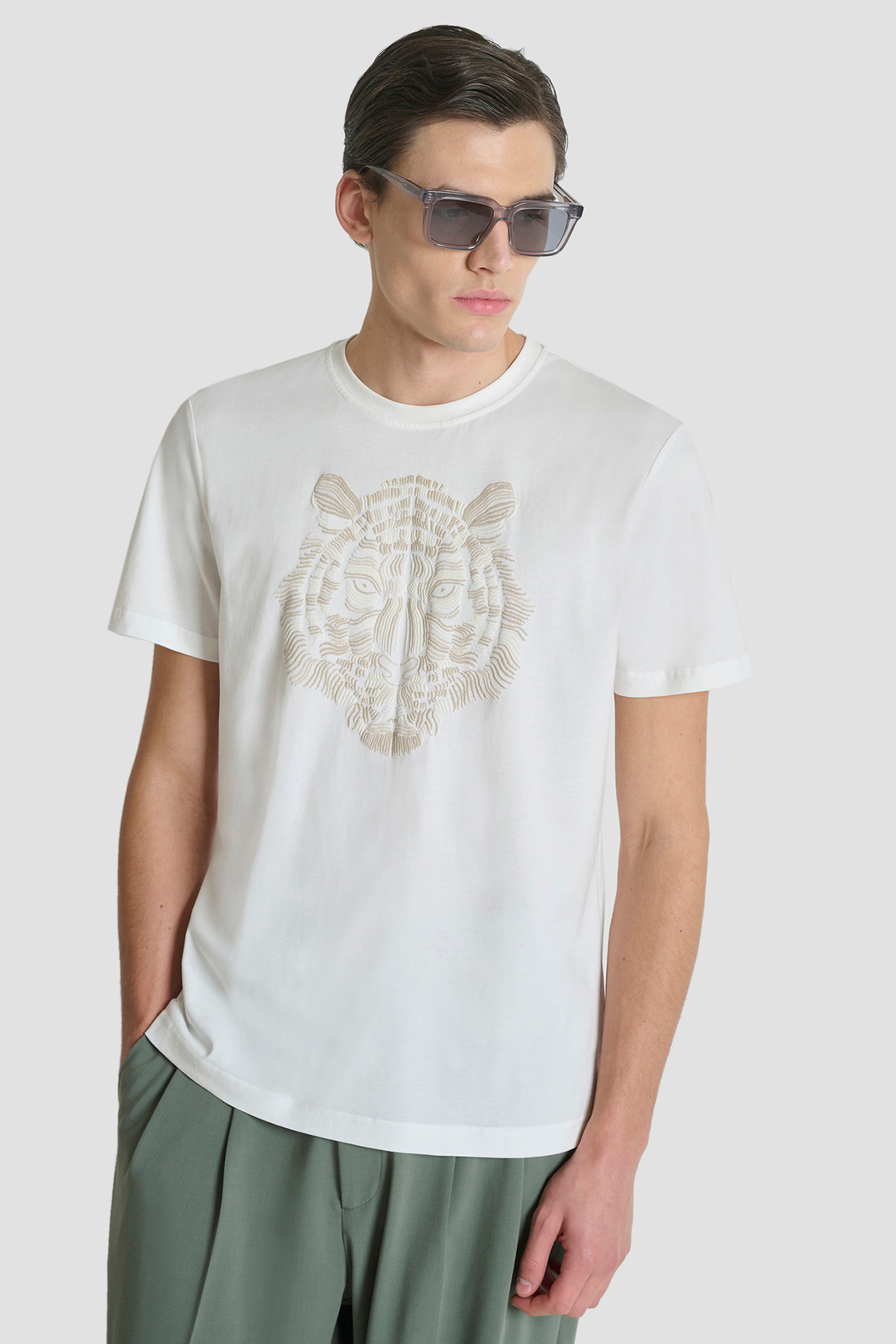 Мужская белая футболка Antony Morato MMKS02631.FA100144;1011