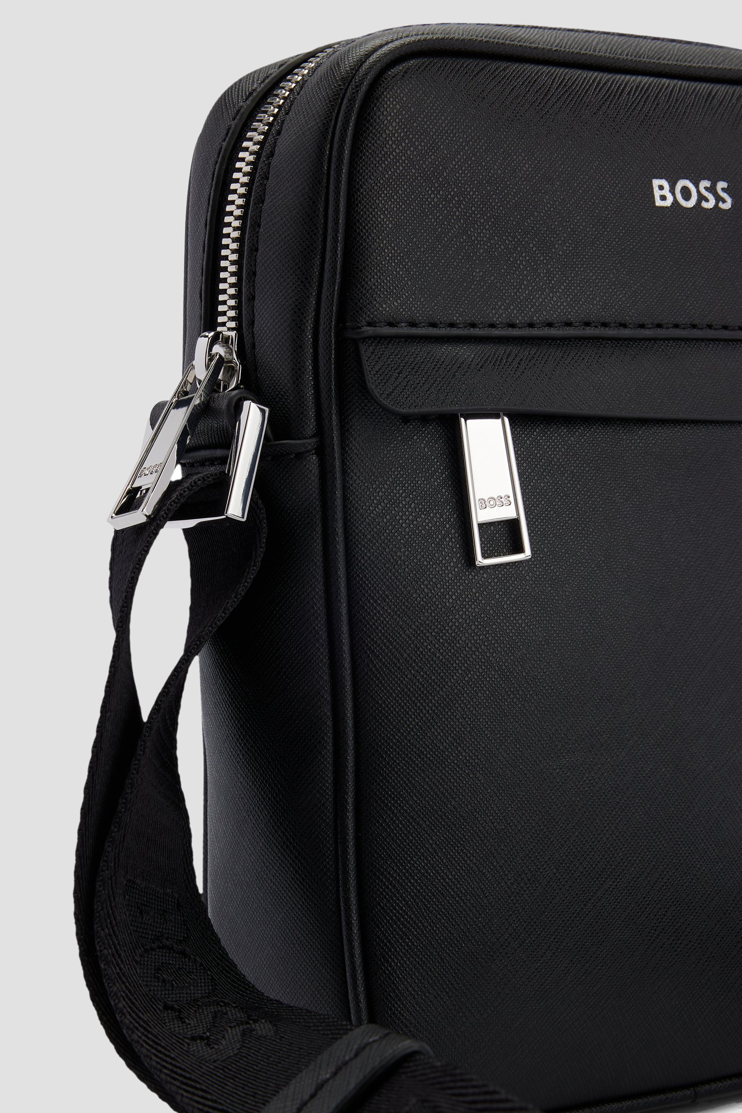 Мужская черная кожаная сумка BOSS 50483566;001