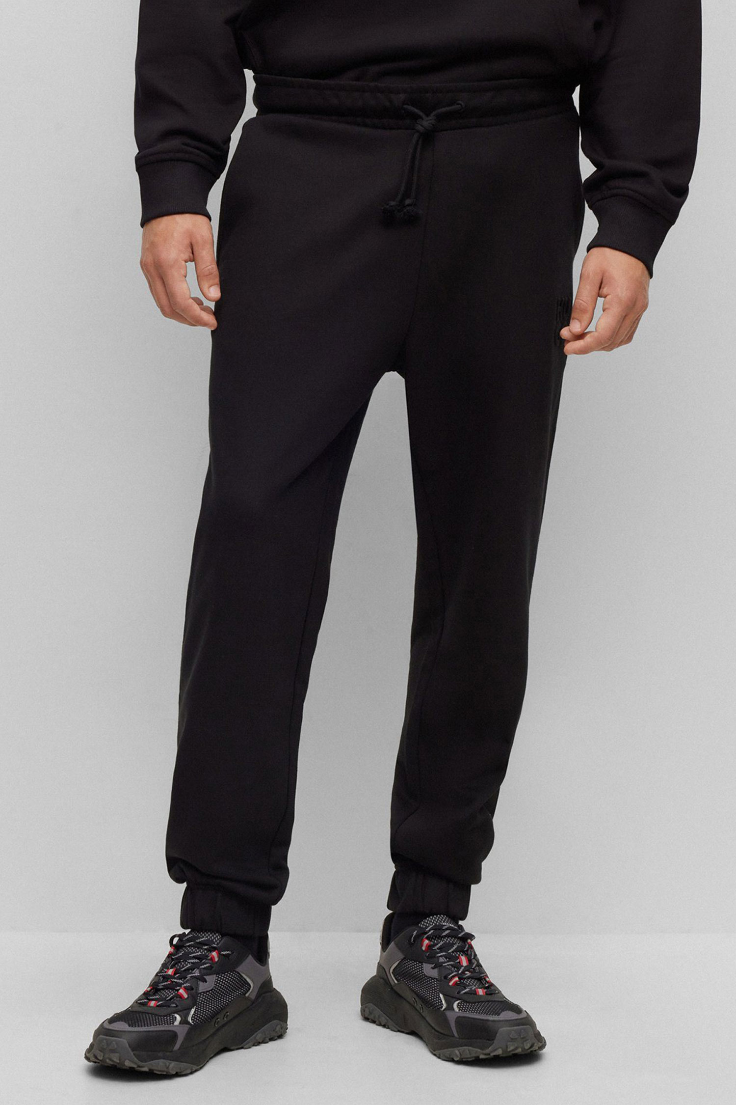 Чоловічі чорні спортивні штани HUGO 50496652;001