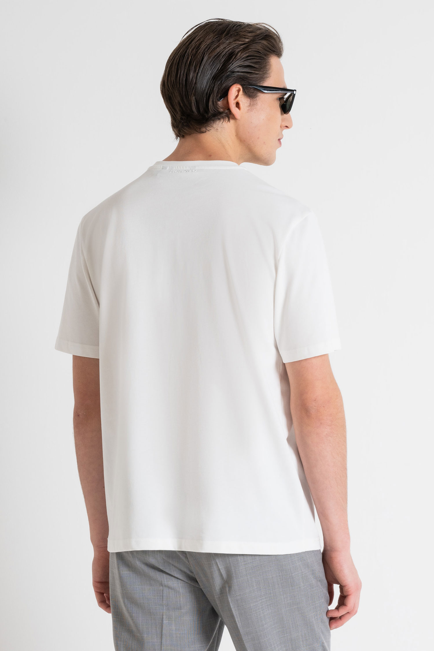 Мужская белая футболка Antony Morato MMKS02387.FA100239;1011