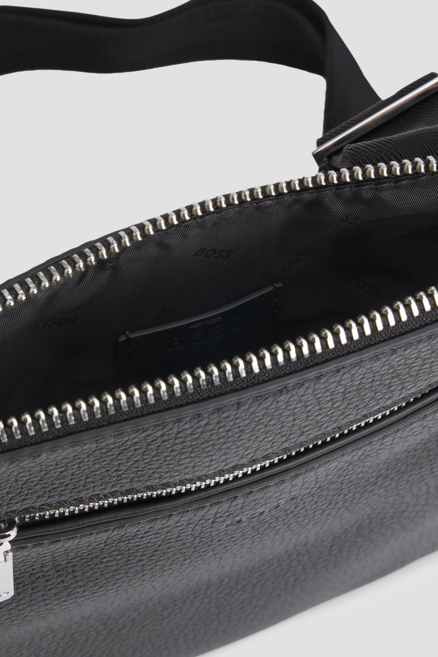 Мужская черная кожаная сумка BOSS 50529289;001