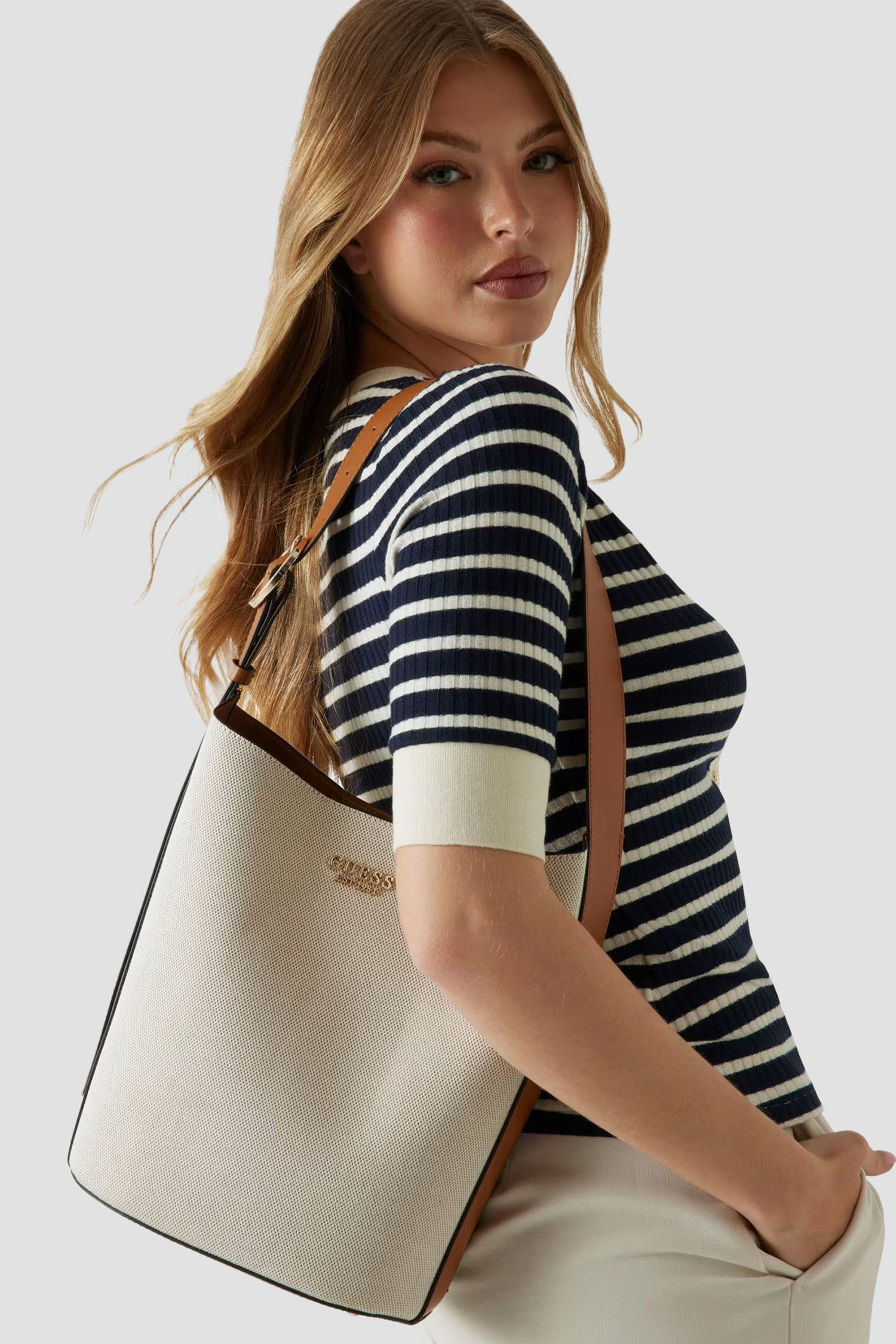 Женская белая сумка Guess HWAG96.62040;NRC