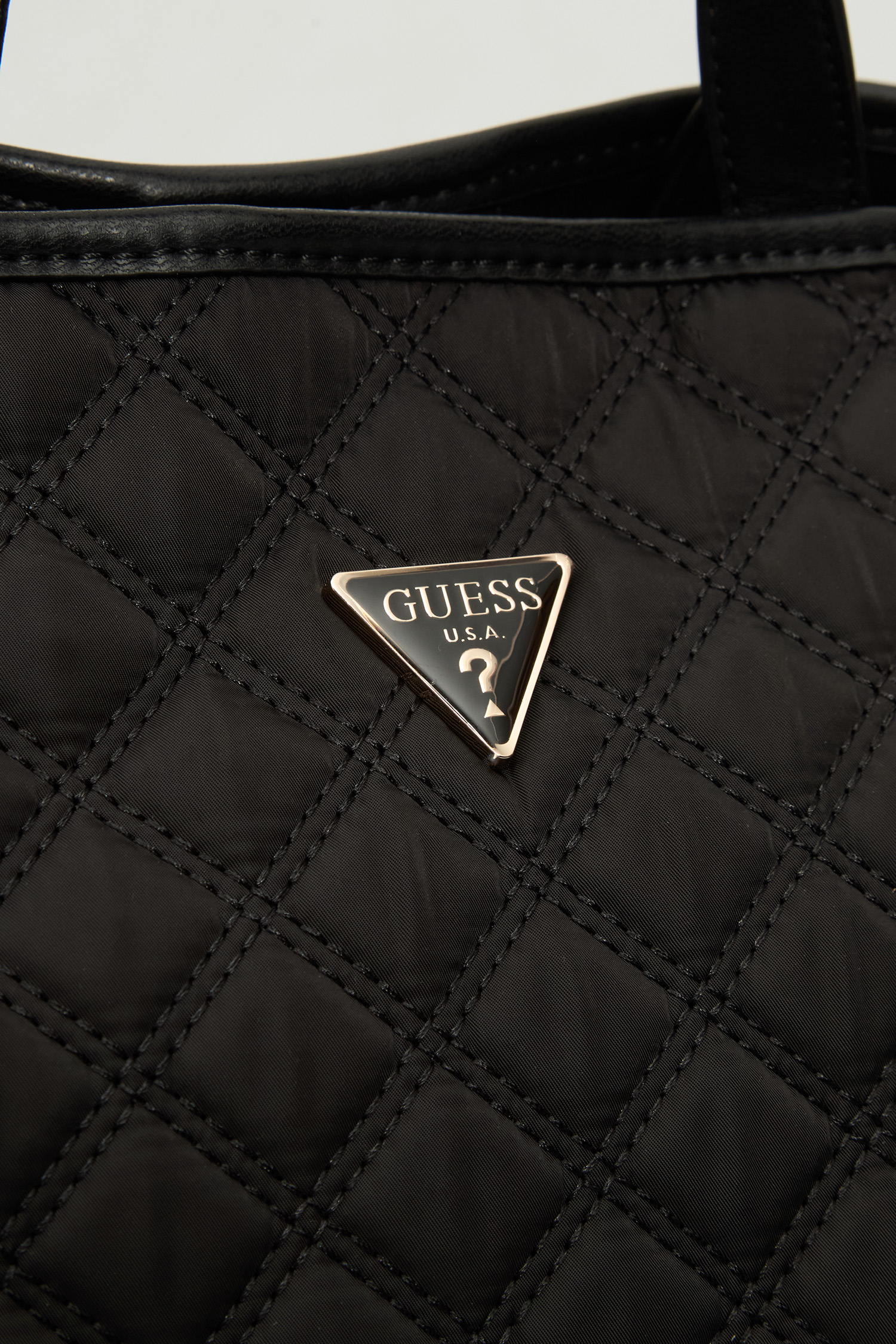 Жіноча чорна сумка Guess HWYQ96.73290;BLA