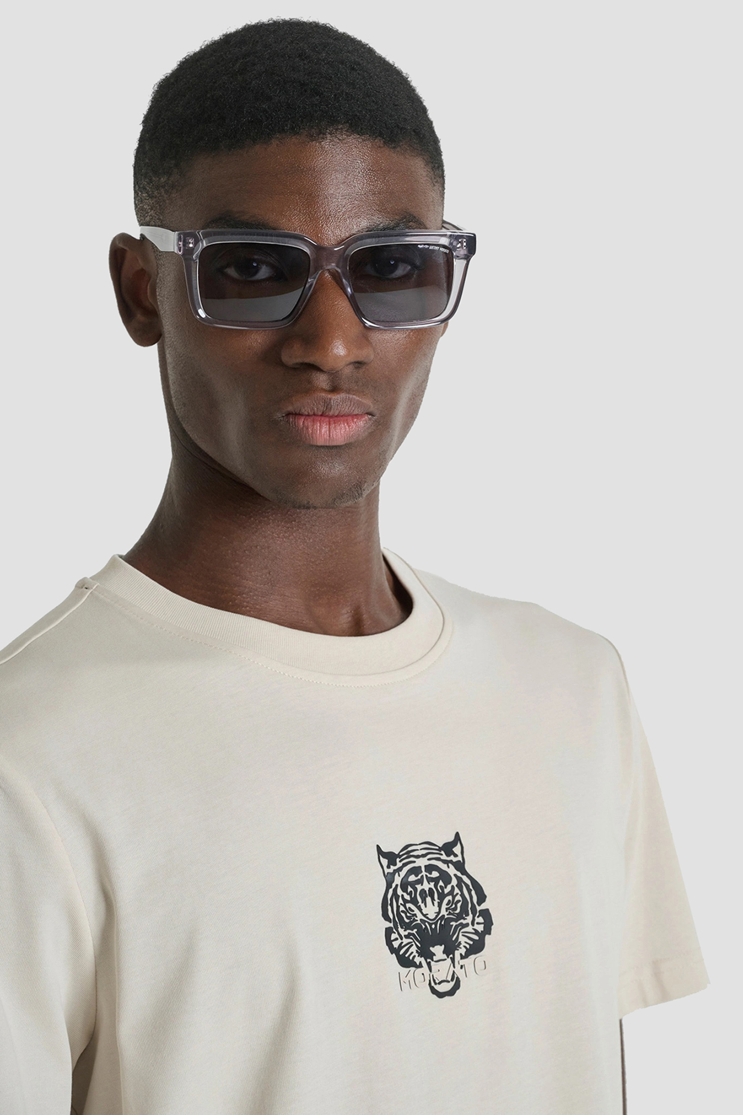 Мужская бежевая футболка Antony Morato MMKS02608.FA100258;1016