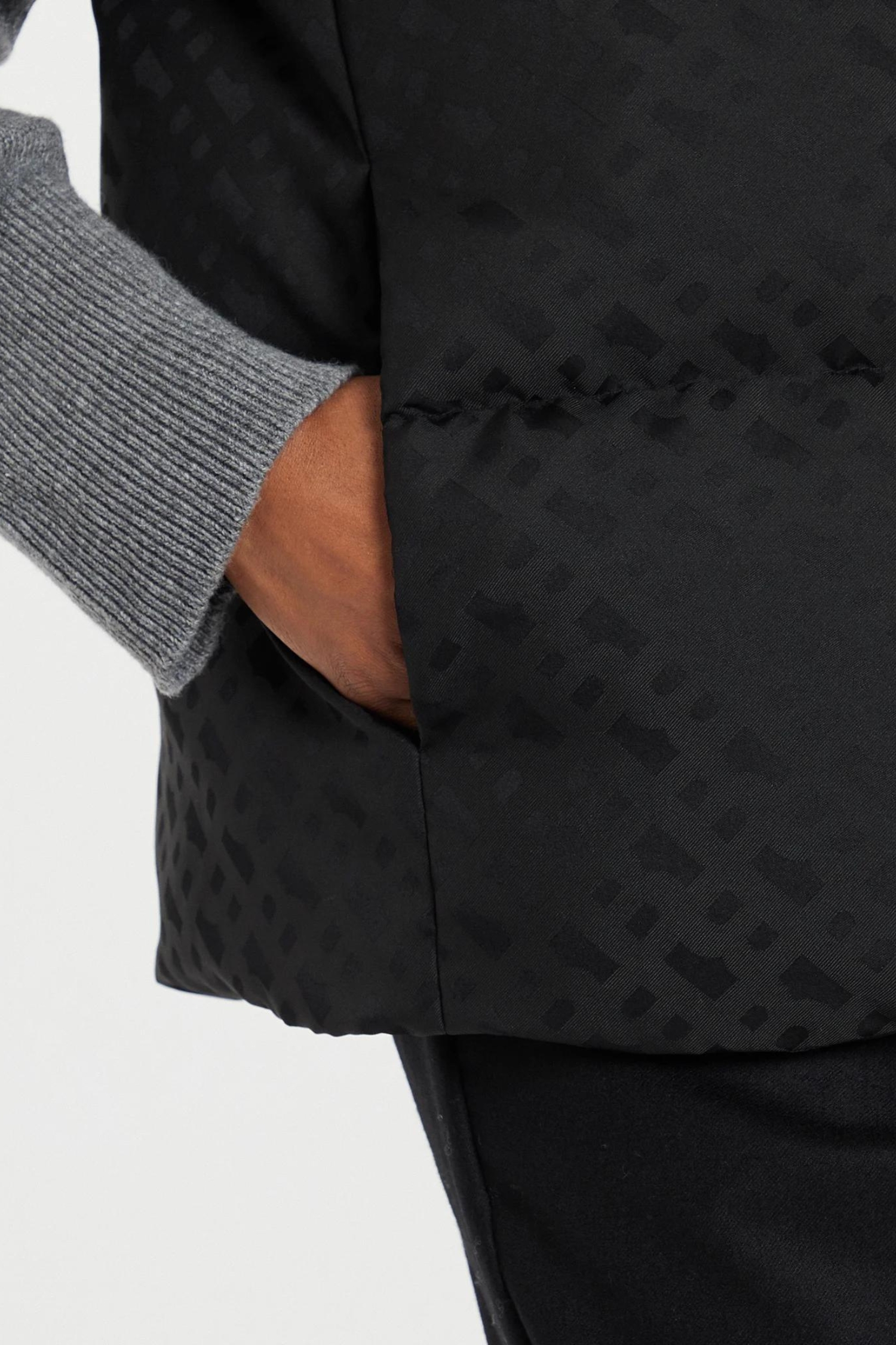 Жіночий чорний жилет BOSS 50518344;001