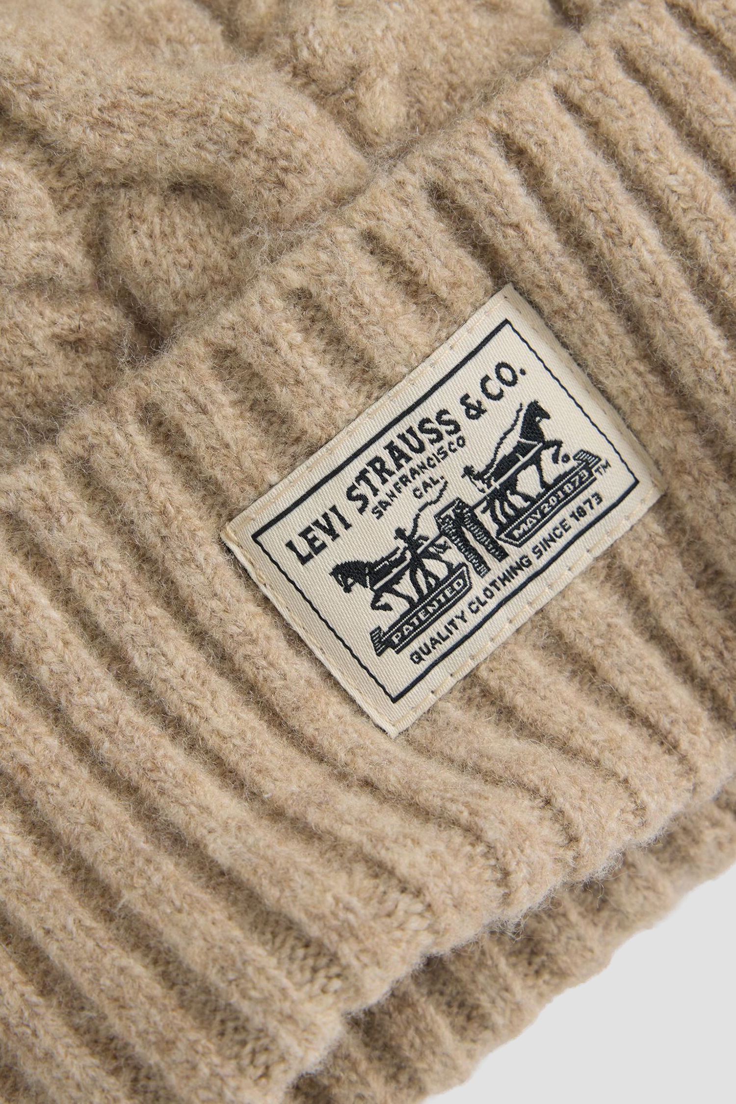 Женская бежевая шапка Levi’s® 004D4;0001