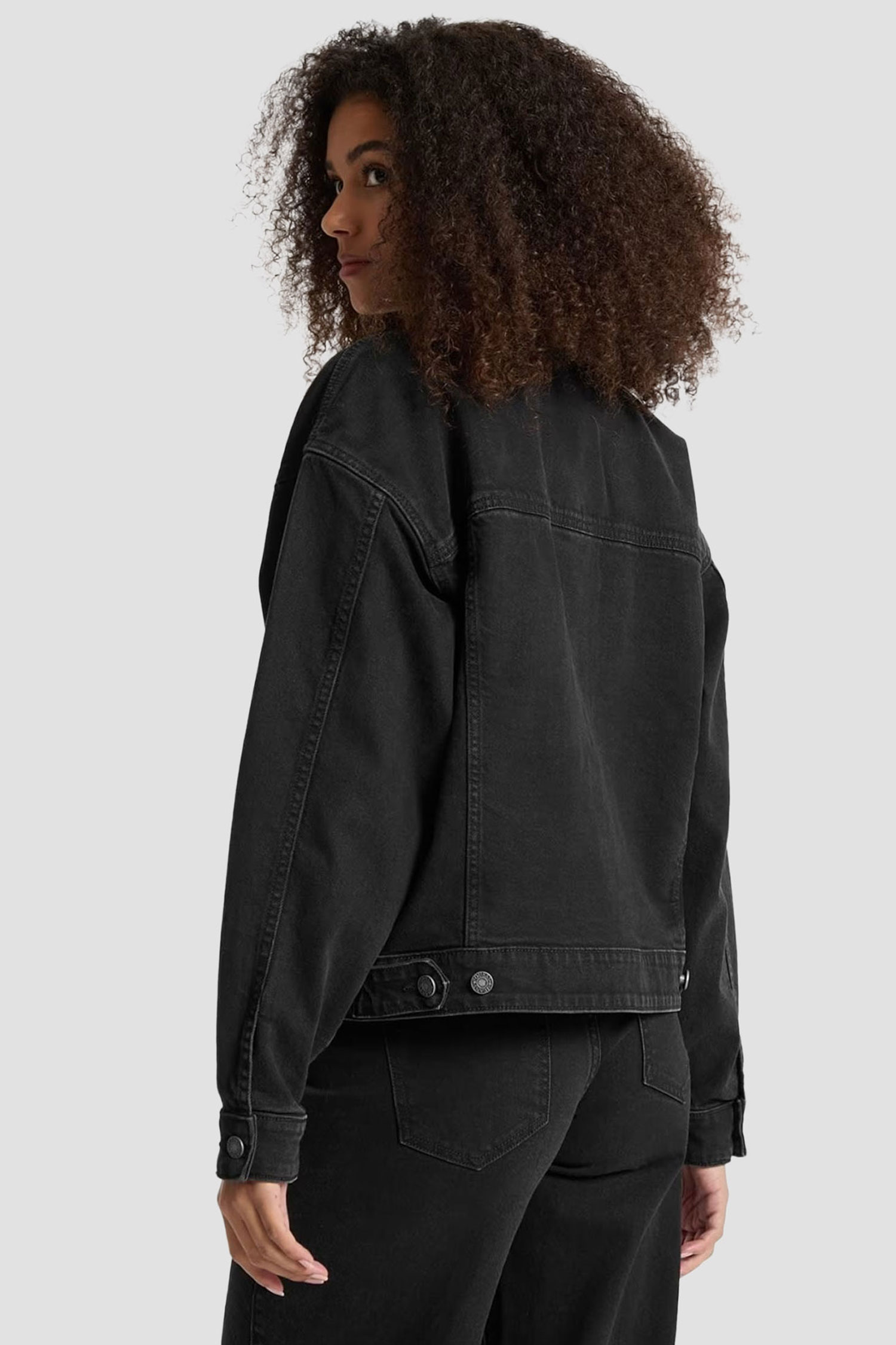 Женская черная джинсовая куртка Guess Jeans W4BN56.D5E83;GJUV