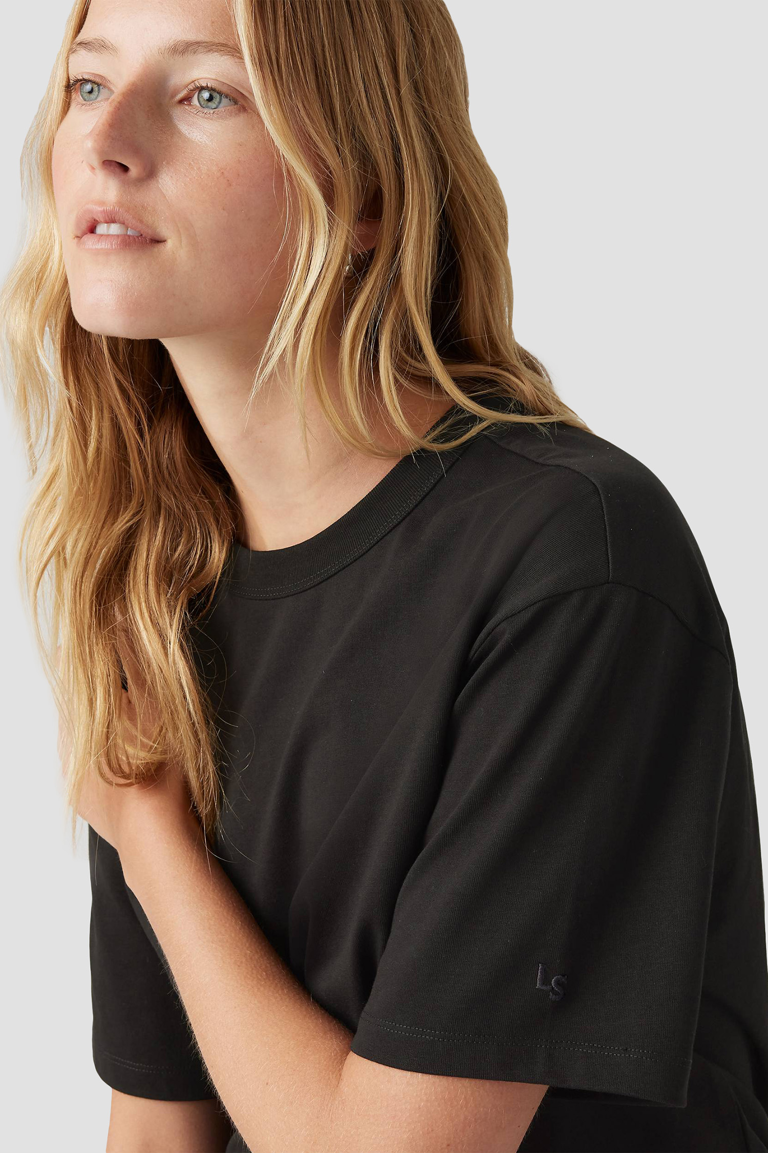 Женская черная футболка Levi’s® 001HI;0005