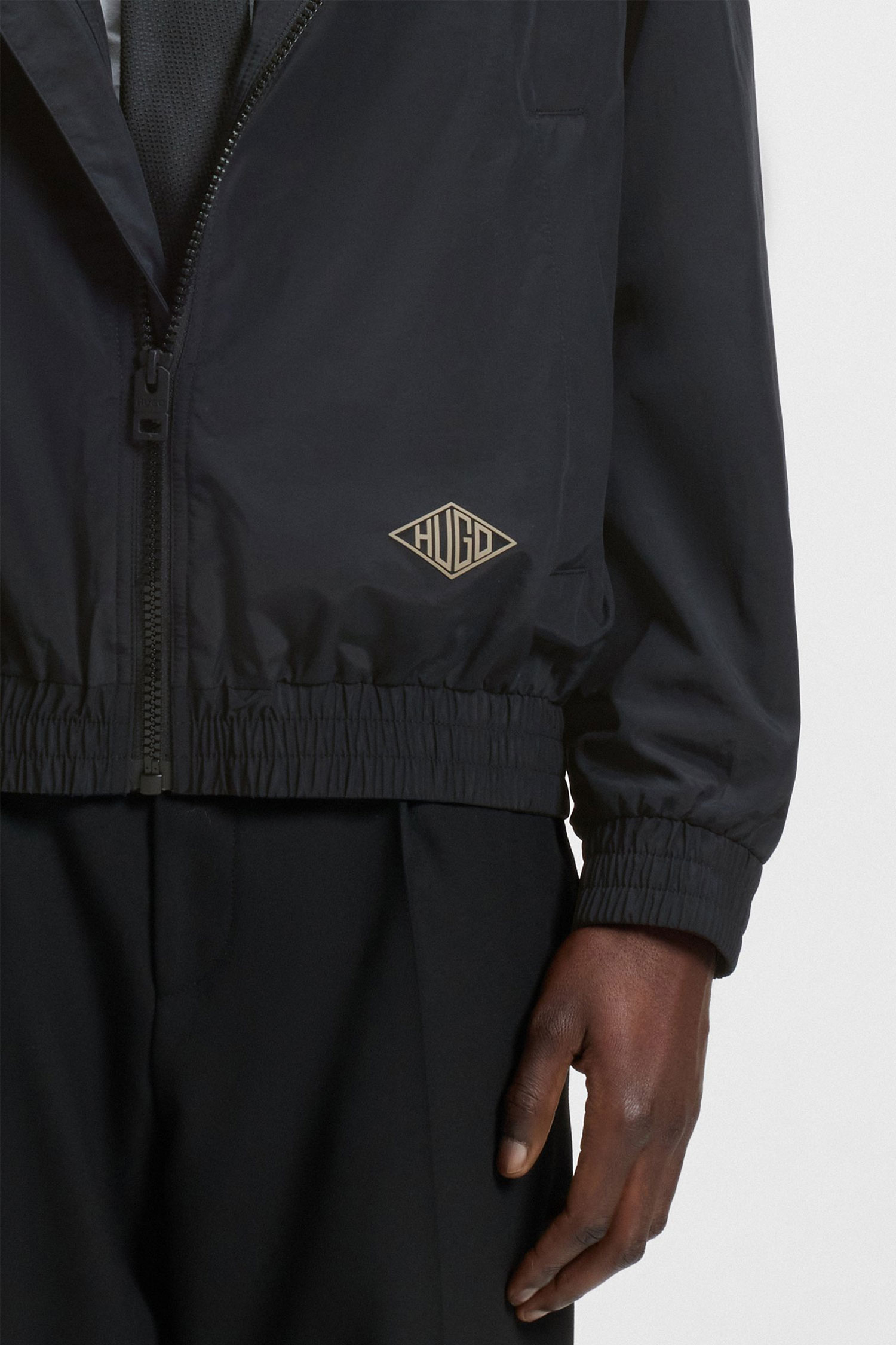 Мужская черная ветровка HUGO 50534458;001