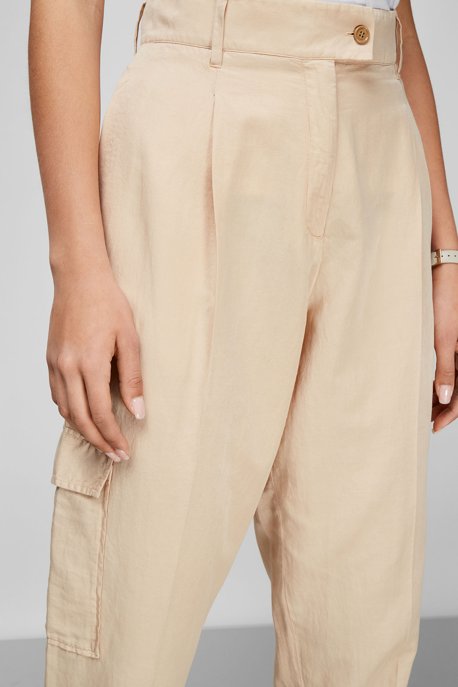 Женские бежевые брюки BOSS 50447703;262