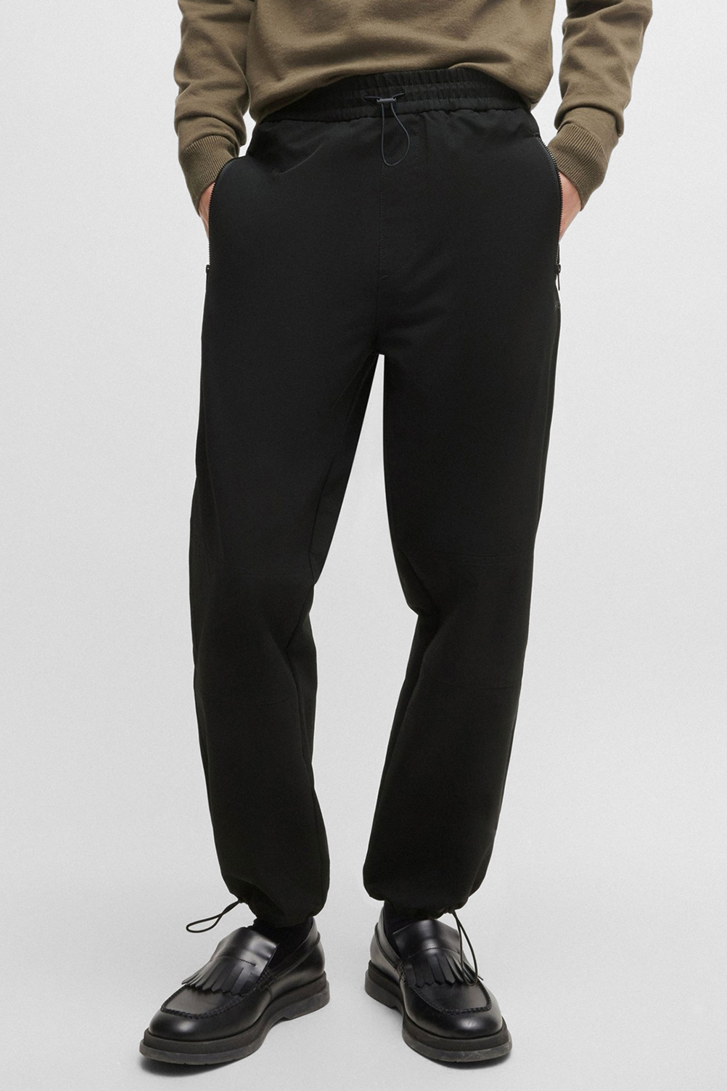 Чоловічі чорні спортивні штани HUGO 50516635;001